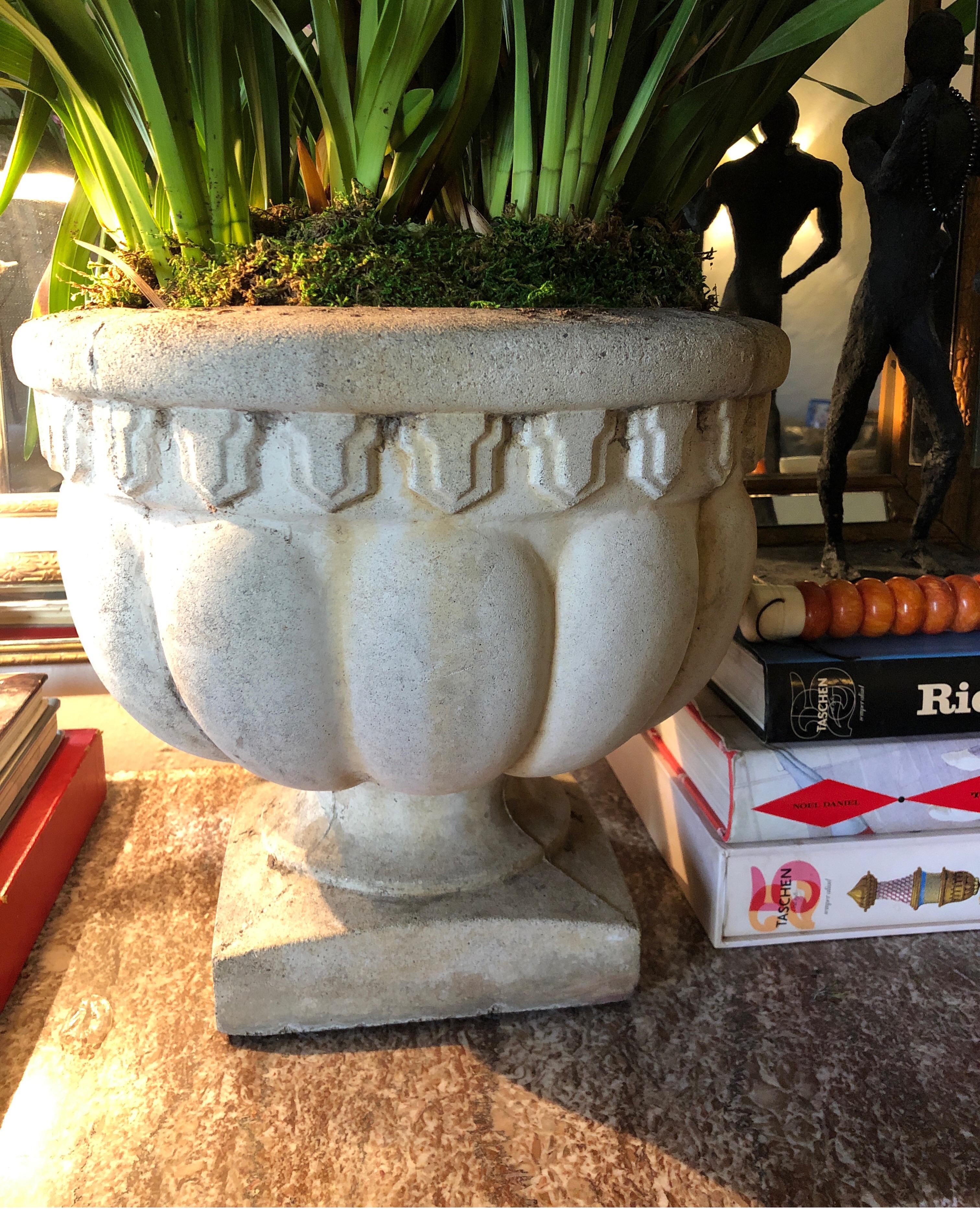 Pair of Mid-20th Century French Cast Stone Garden Urns, Planters, Jardinières In Good Condition For Sale In Los Angeles, CA