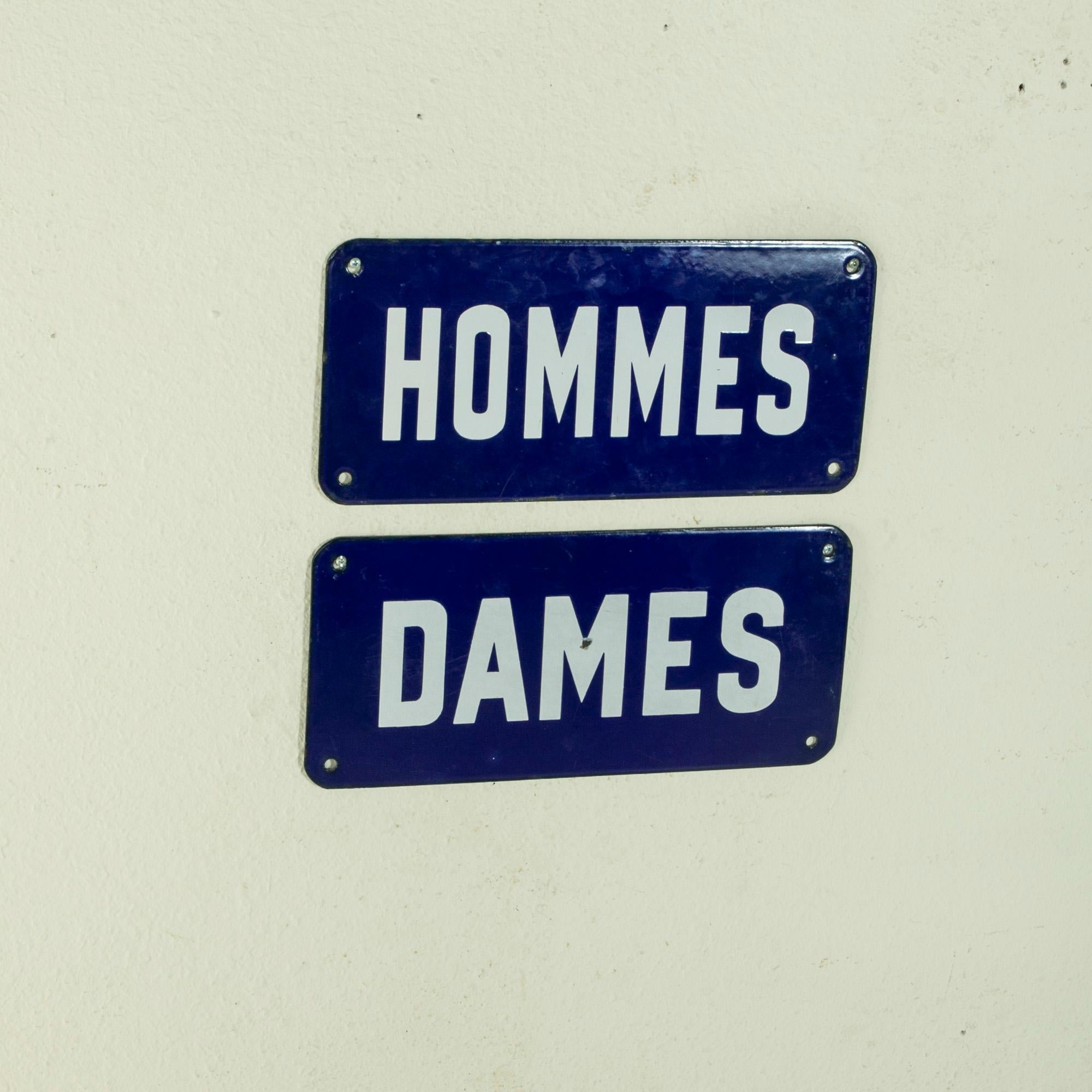 Pair of Mid-20th Century French Enameled Blue and White Hommes and Dames Signs In Good Condition For Sale In Fayetteville, AR