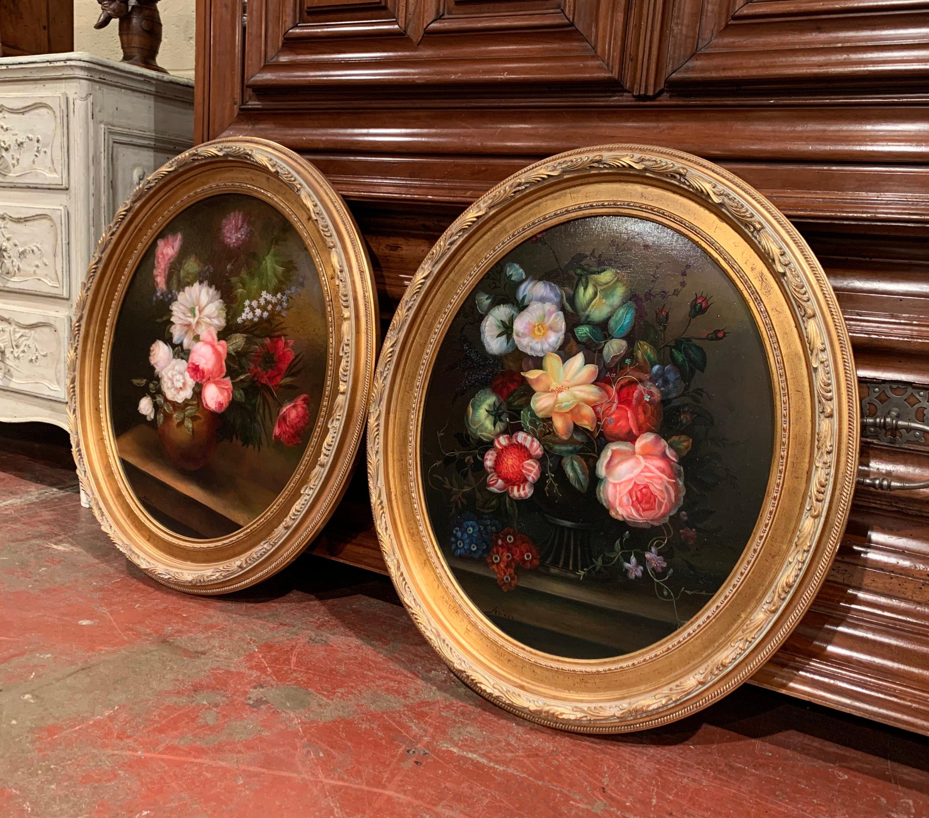 Pair of Mid-20th Century French Floral Still Life Oil Paintings in Gilt Frames 4