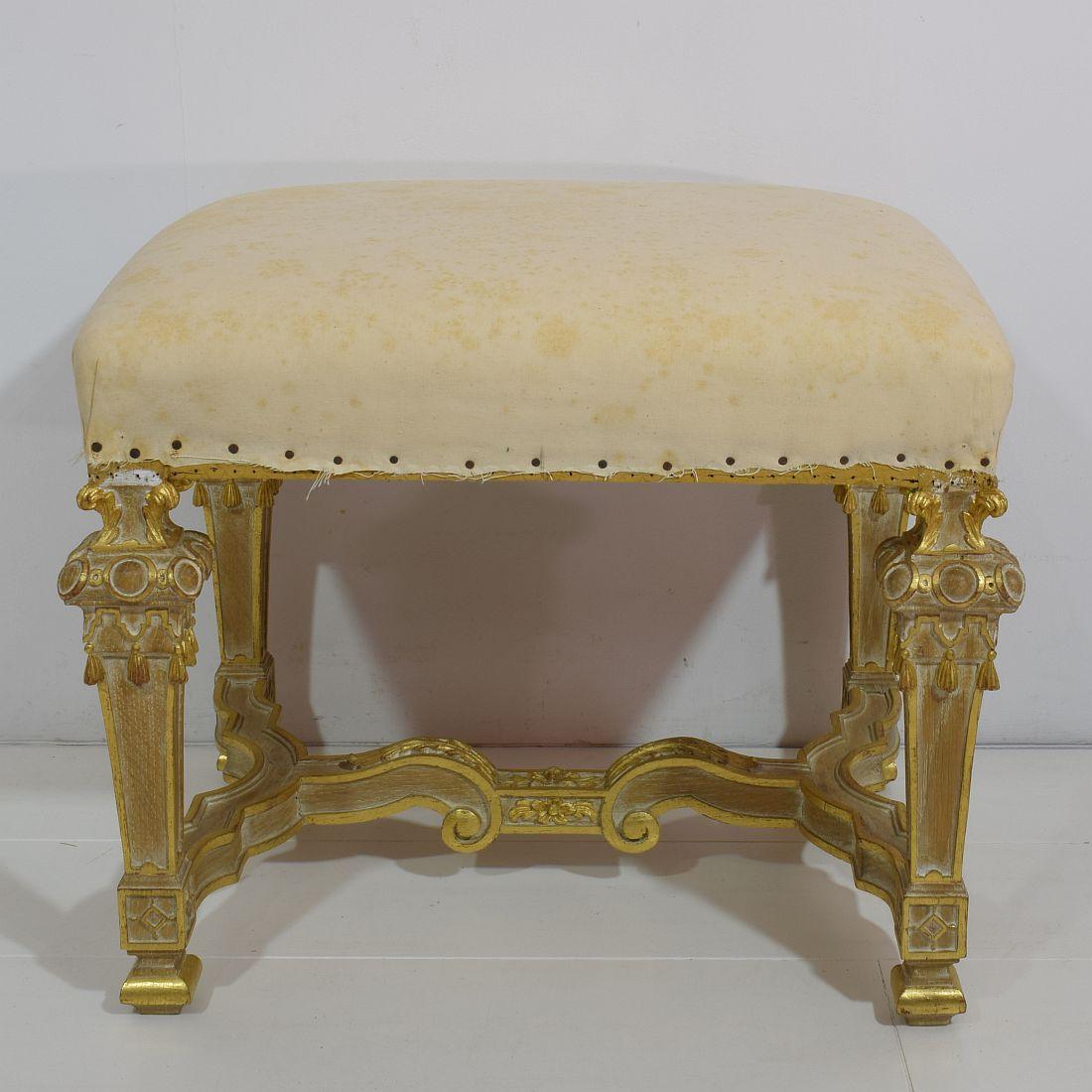 Pair of Mid-20th Century French Louis XVI Style Carved Stools or Tabourets In Good Condition In Buisson, FR