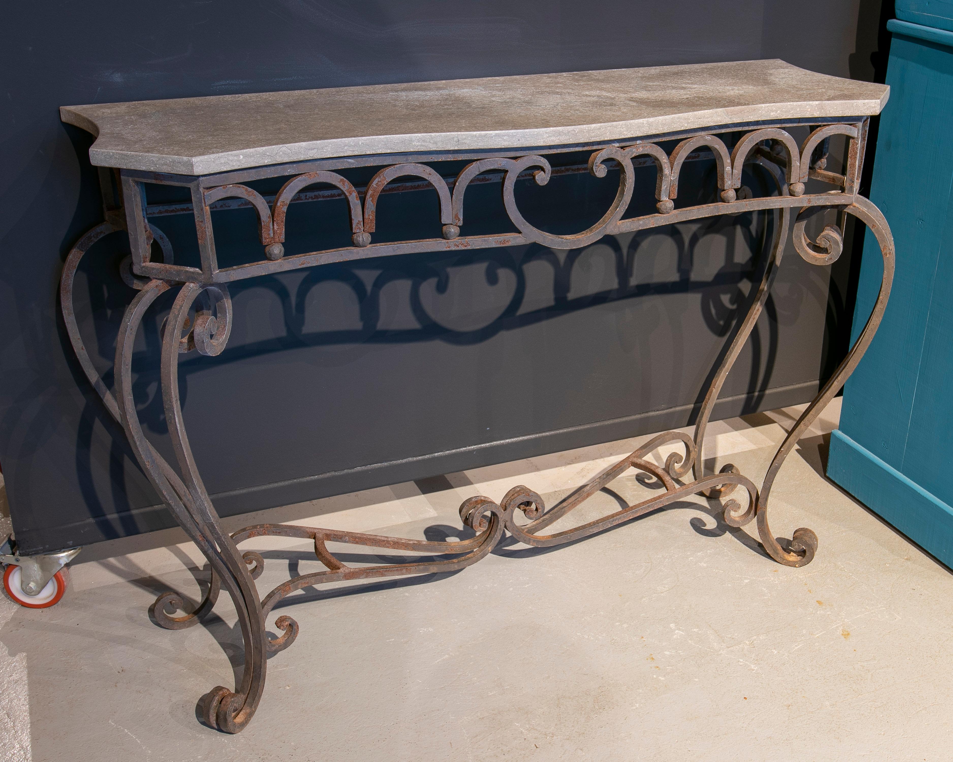 Pair of elegant 1970s French Neoclassical wrought iron console tables with Sierra Elvira grey marble tops. 





 
