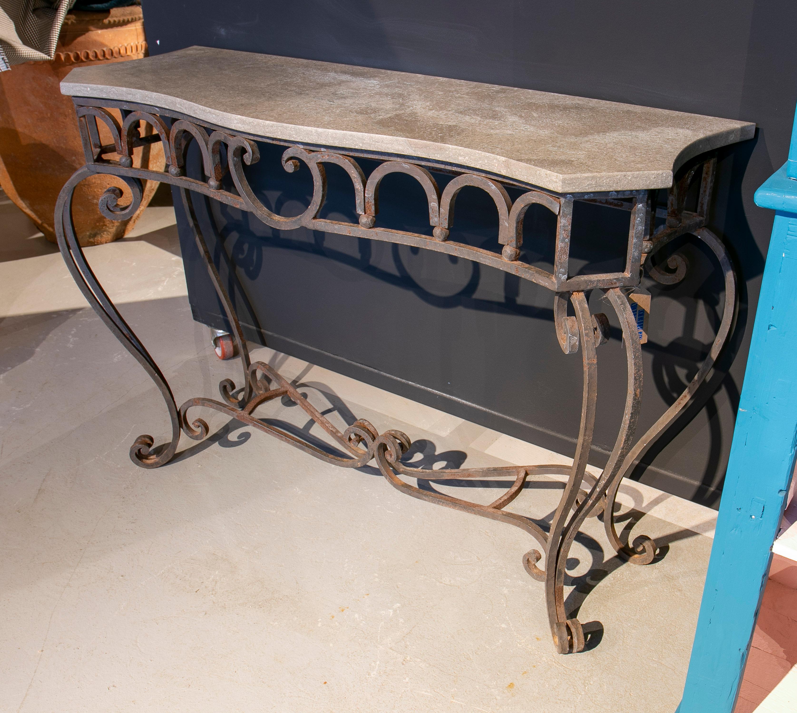Pair of Mid-20th Century French Wrought Iron Console Tables w/ Marble Top In Good Condition In Marbella, ES
