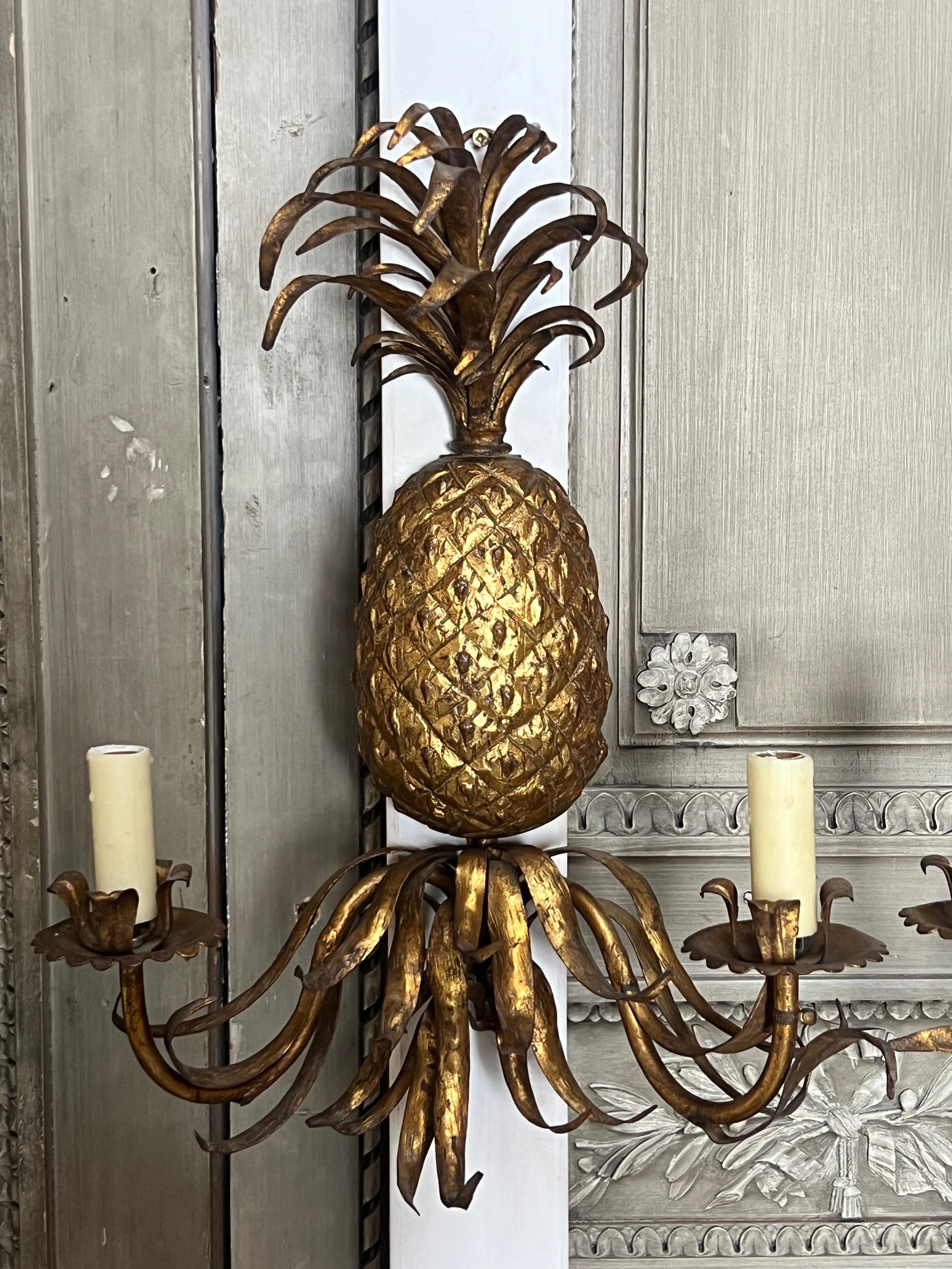 Hollywood Regency Pair of Mid 20th Century Gilt Iron Pineapple Wall Sconces For Sale