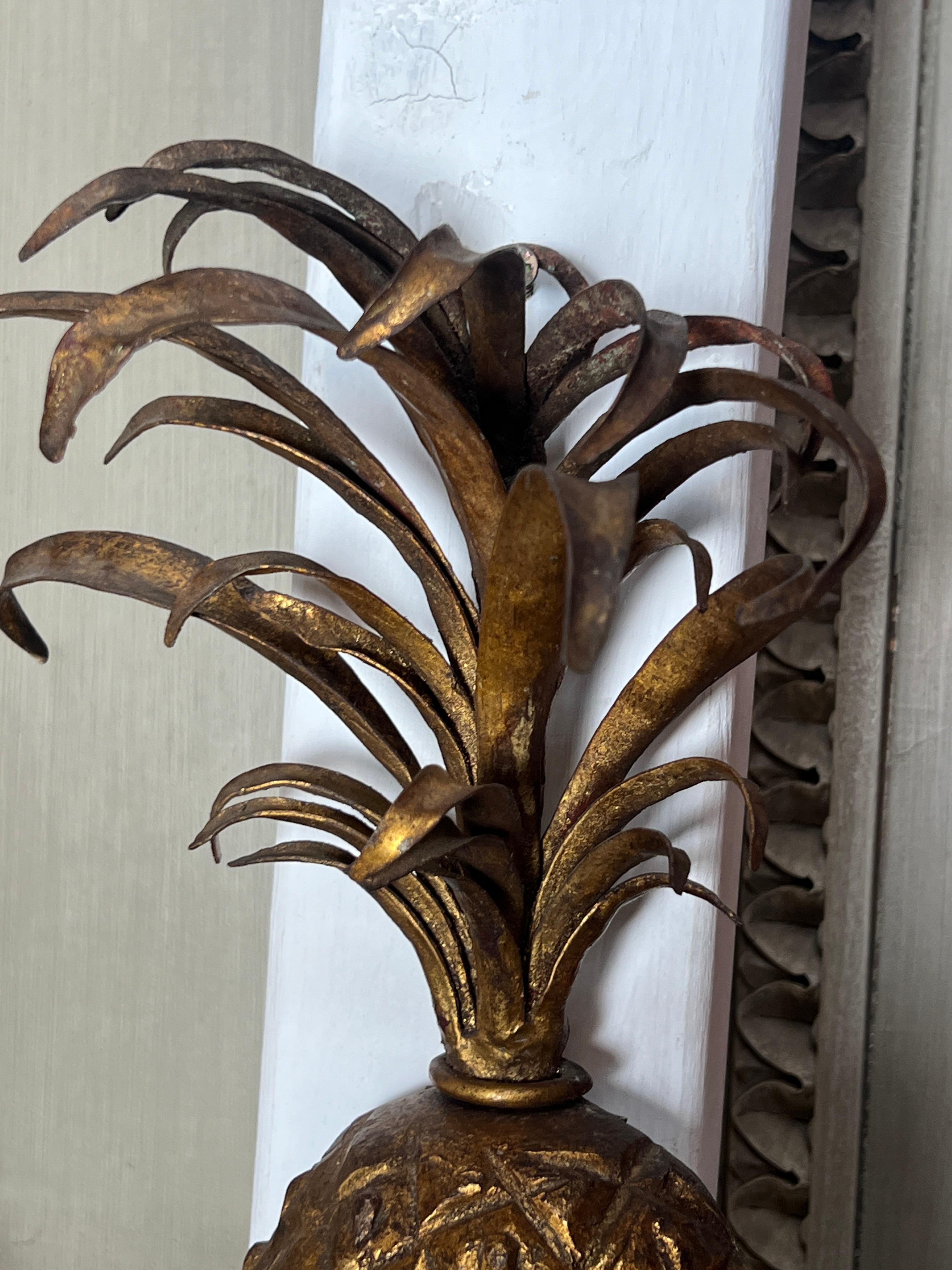 Pair of Mid 20th Century Gilt Iron Pineapple Wall Sconces In Good Condition For Sale In Dallas, TX