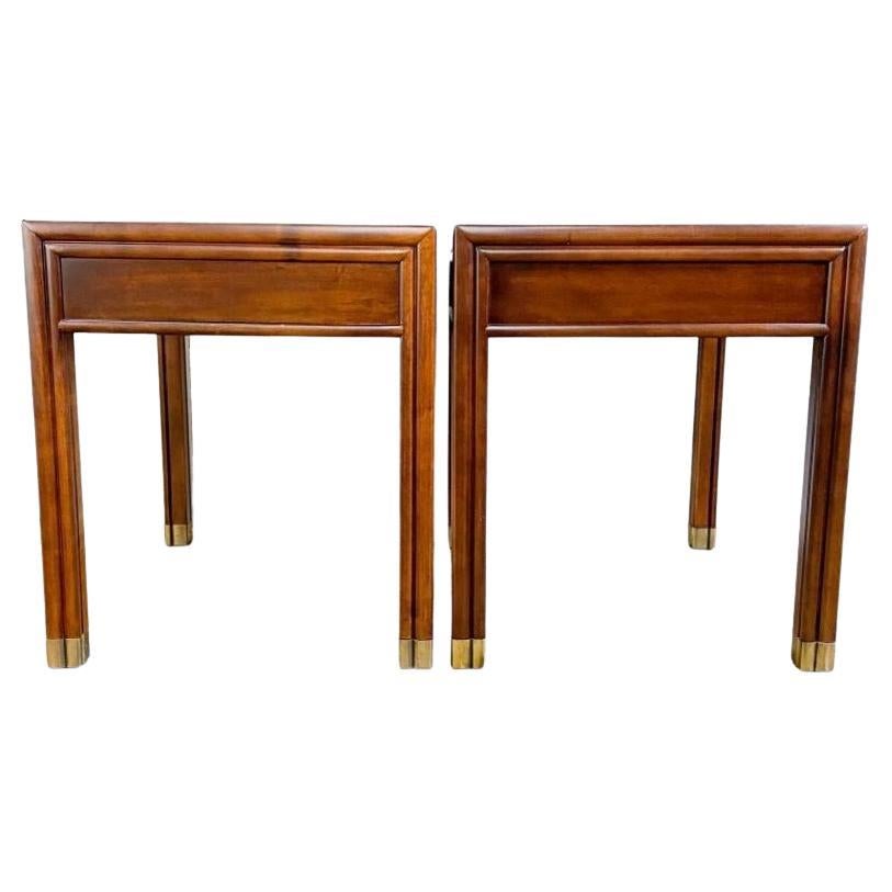 Prix indiqué pour la paire.
Paire de tables d'appoint Henredon du milieu du 20e siècle. Bois fruitier et laiton Raccords.
Mesure 22