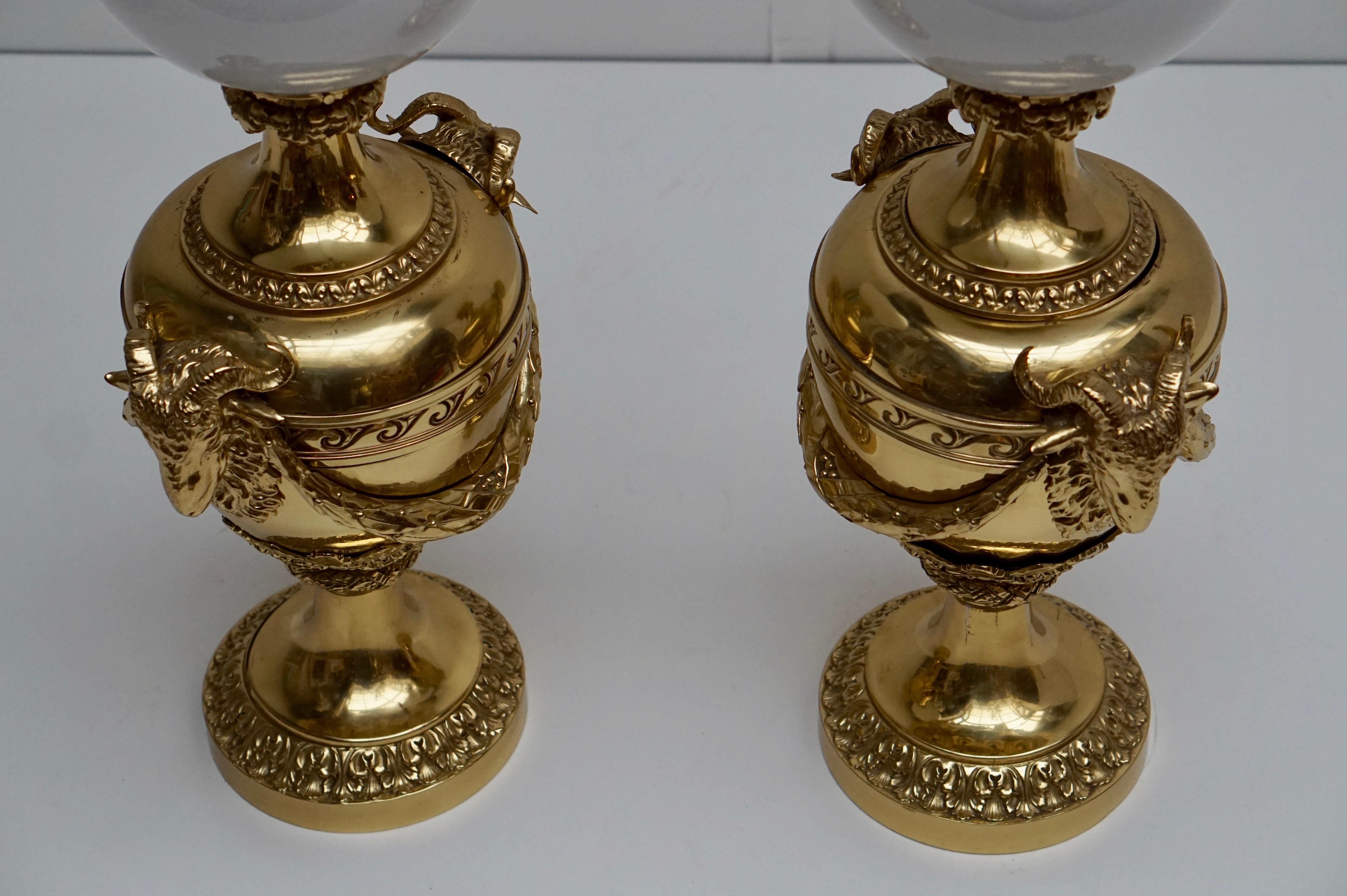 Pair of Mid-20th Century Hollywood Regency Rams Head Urn Lamps For Sale 4