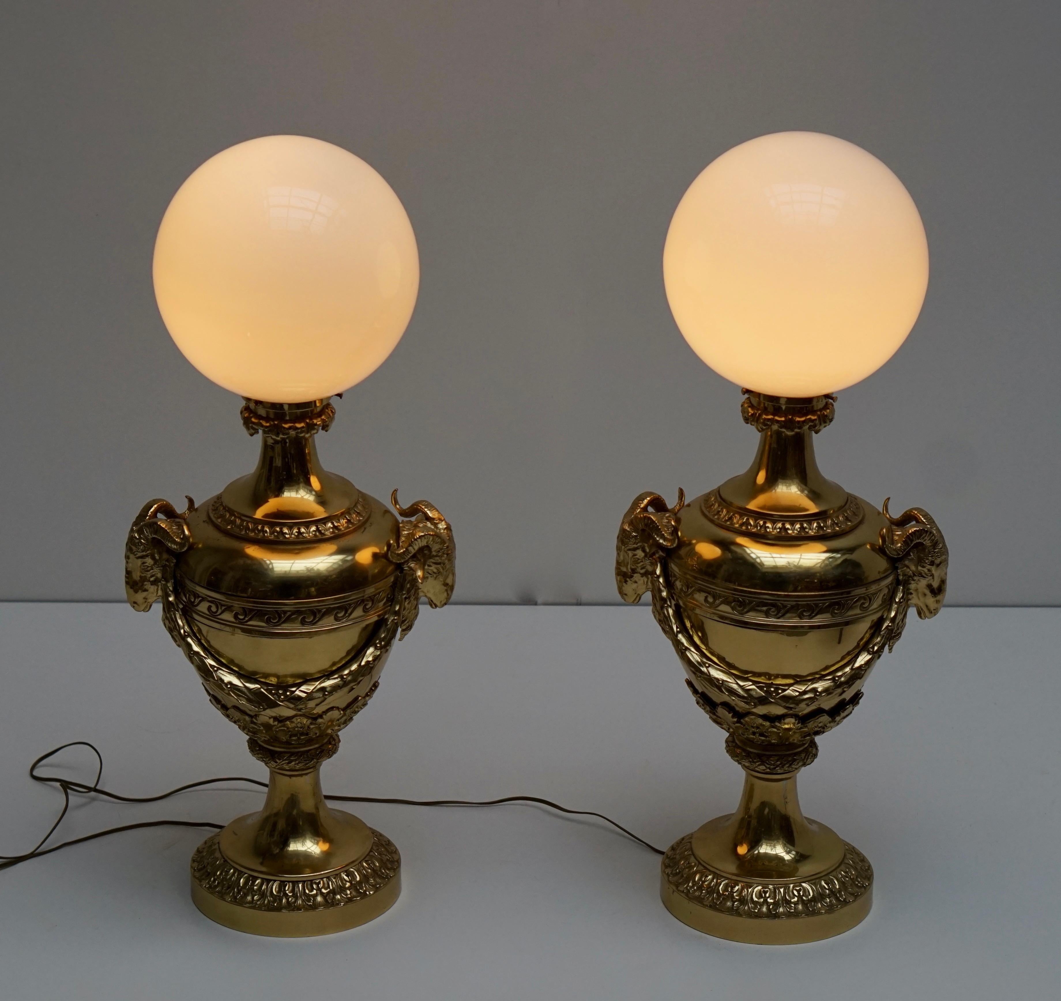 Italian Pair of Mid-20th Century Hollywood Regency Rams Head Urn Lamps For Sale