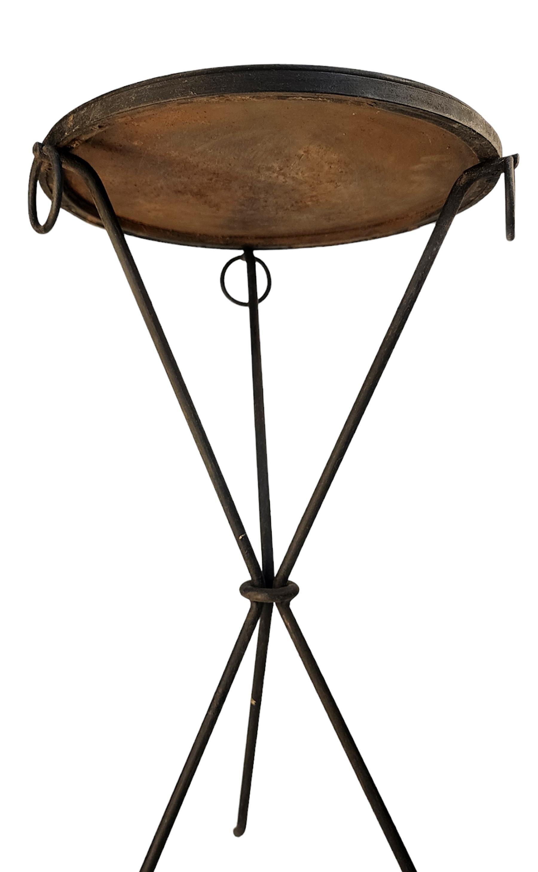 Moulage Paire de tables I Franks en fer du milieu du 20e siècle par Jean Michel Frank pour Comte en vente