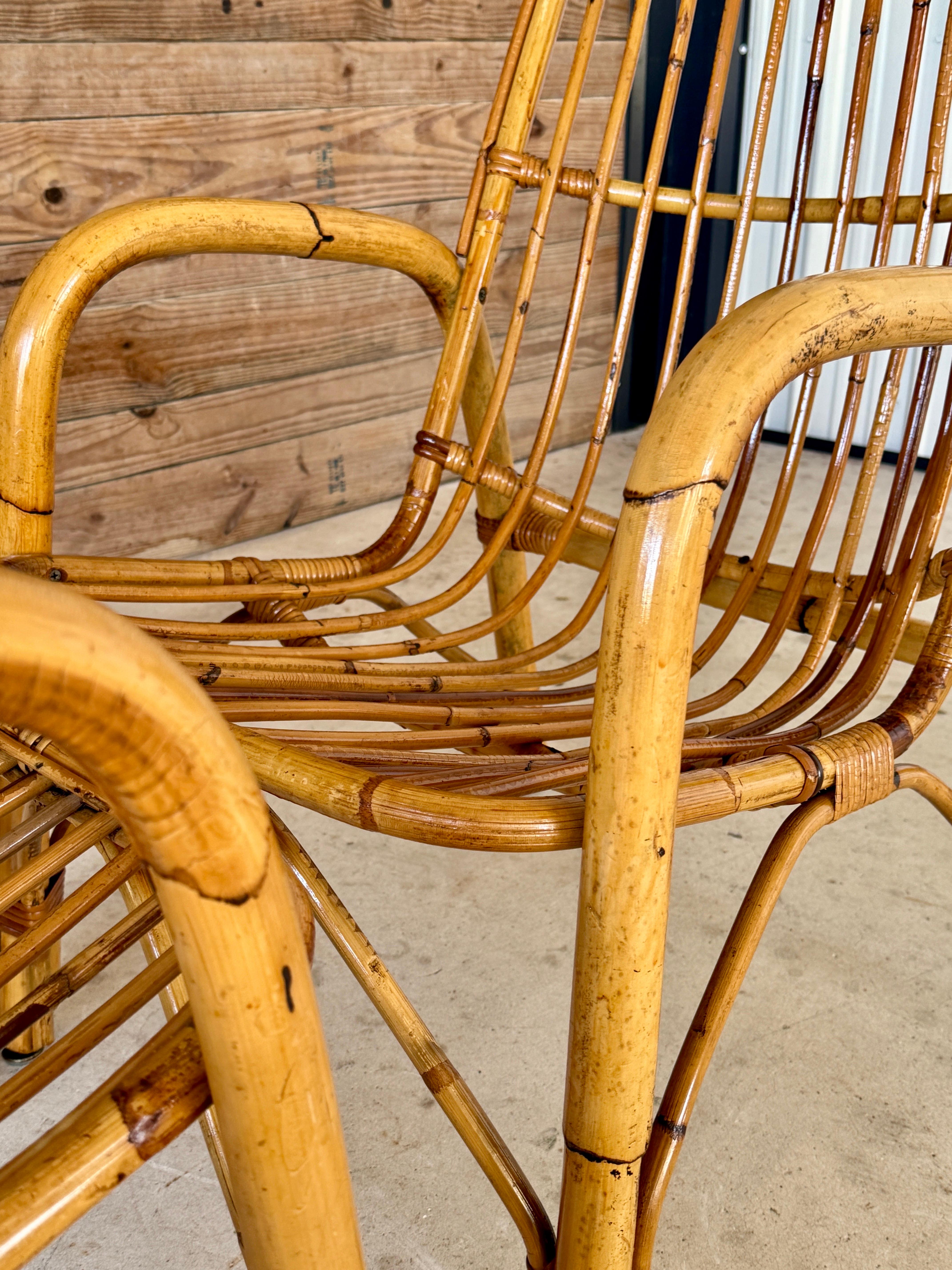 Fait main Paire de chaises longues italiennes en rotin courbé du milieu du 20e siècle, à la manière de Fran en vente