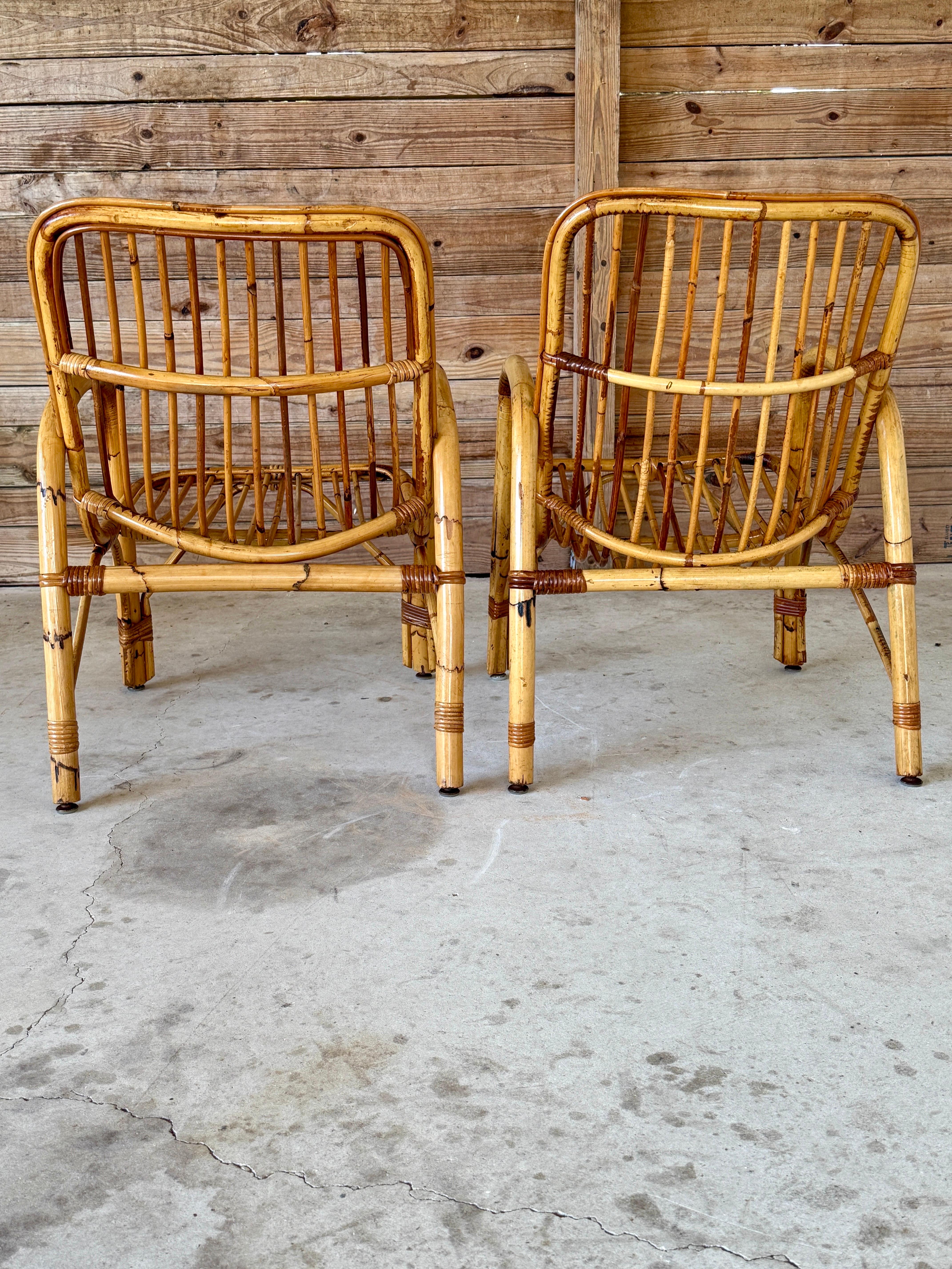 20ième siècle Paire de chaises longues italiennes en rotin courbé du milieu du 20e siècle, à la manière de Fran en vente