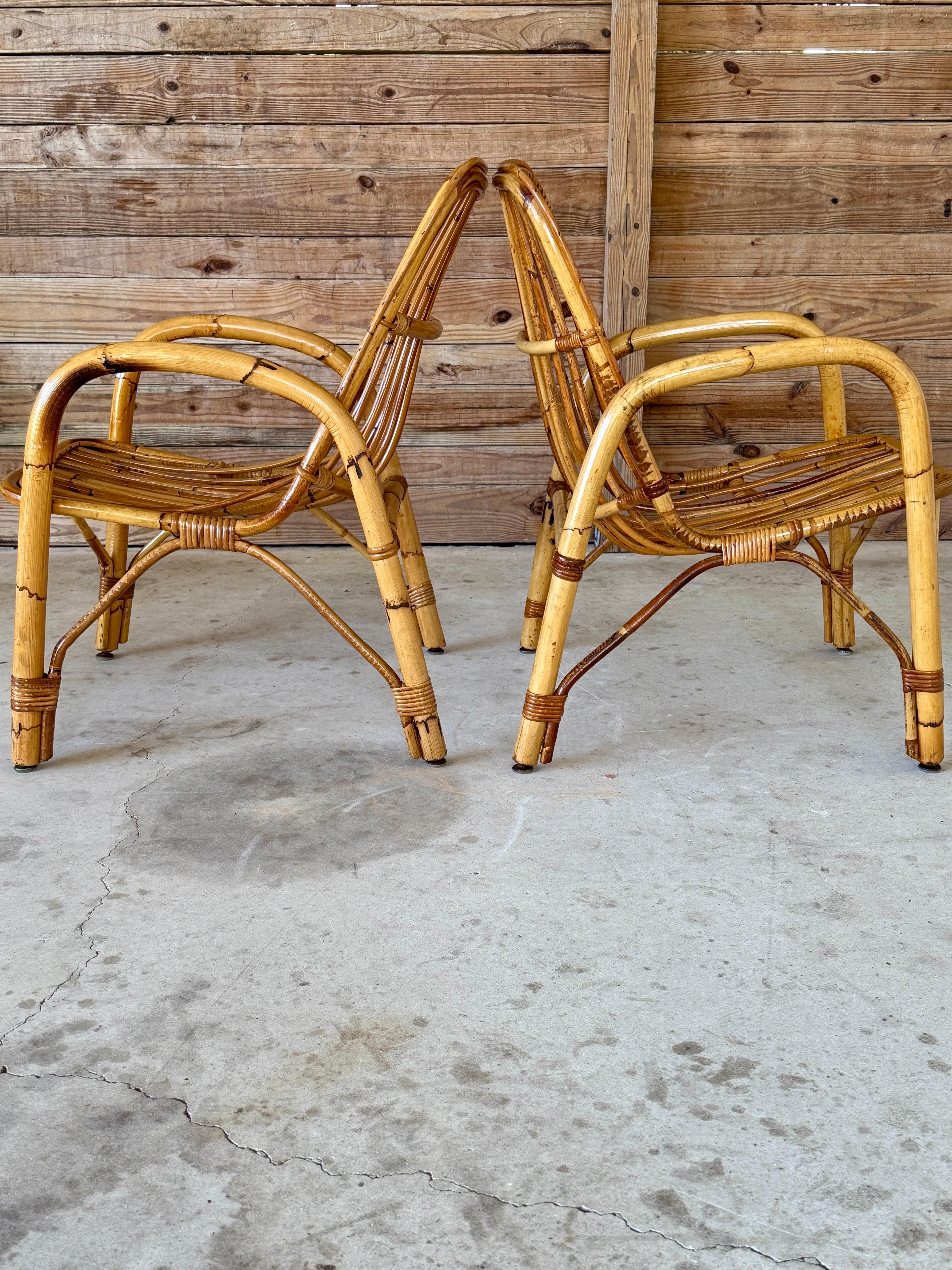 Rotin Paire de chaises longues italiennes en rotin courbé du milieu du 20e siècle, à la manière de Fran en vente