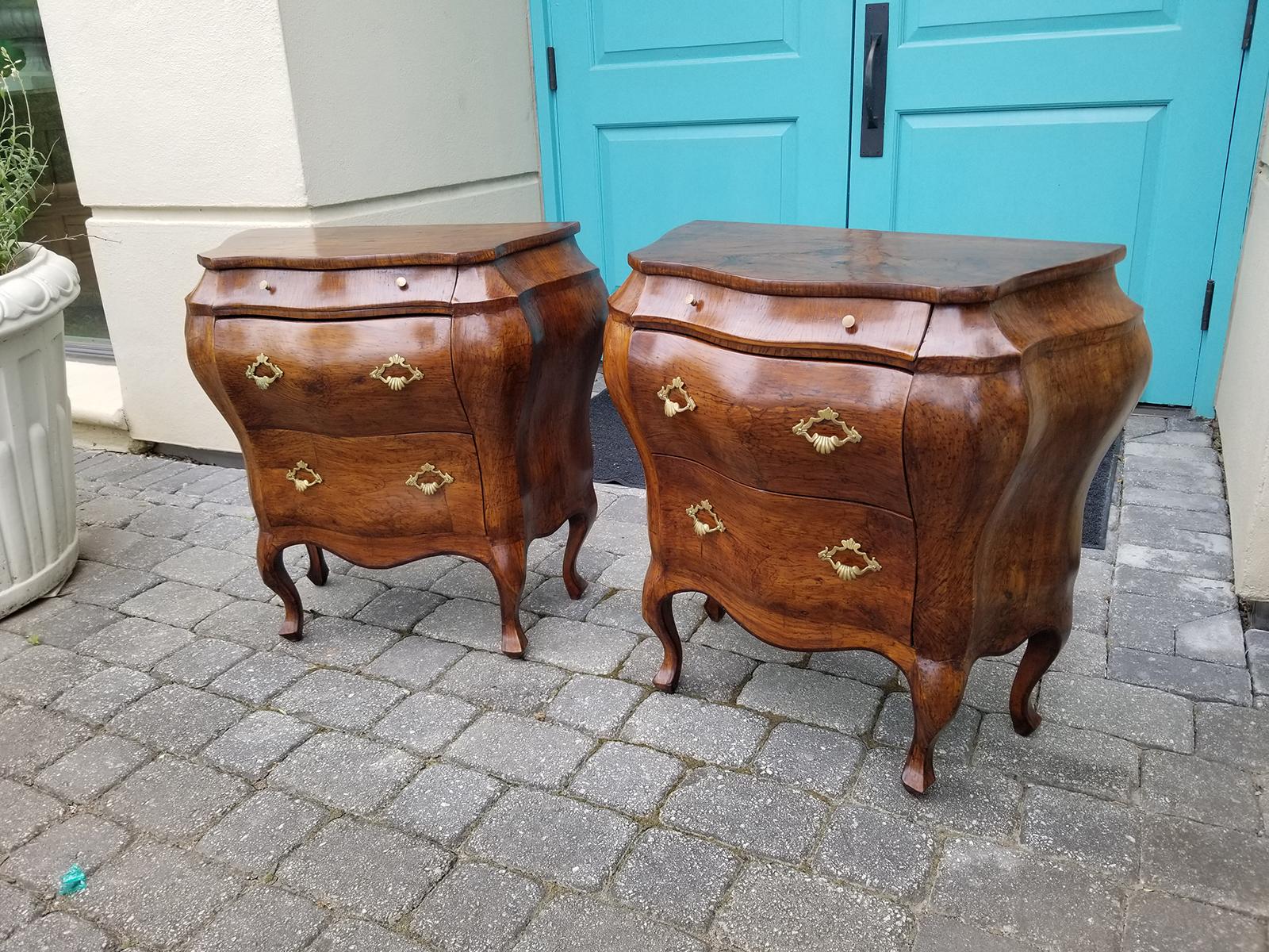 Pair of Mid-20th Century Italian Burled Olive Wood Bombe Form Bedside Commodes 13