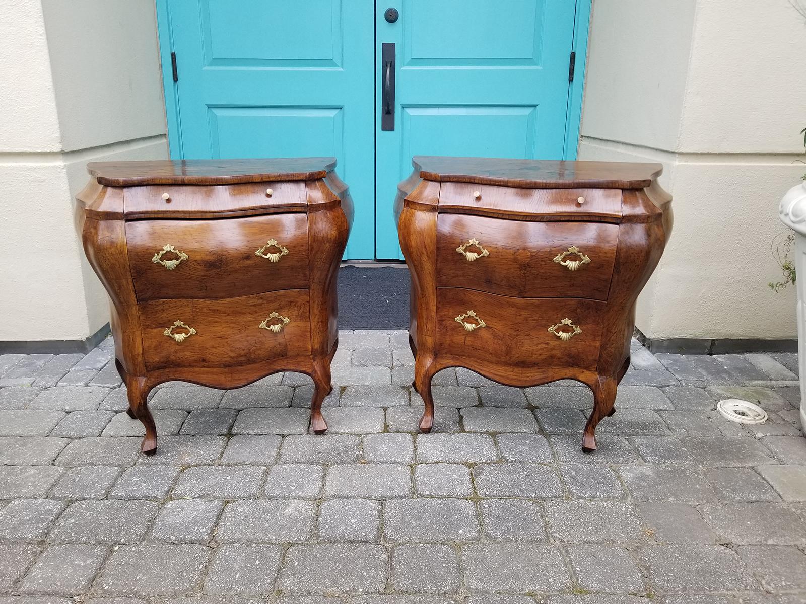 Pair of Mid-20th Century Italian Burled Olive Wood Bombe Form Three-Drawer Bedside Commodes
Great storage, beautiful form. Graceful movement in the wood
Overall:28