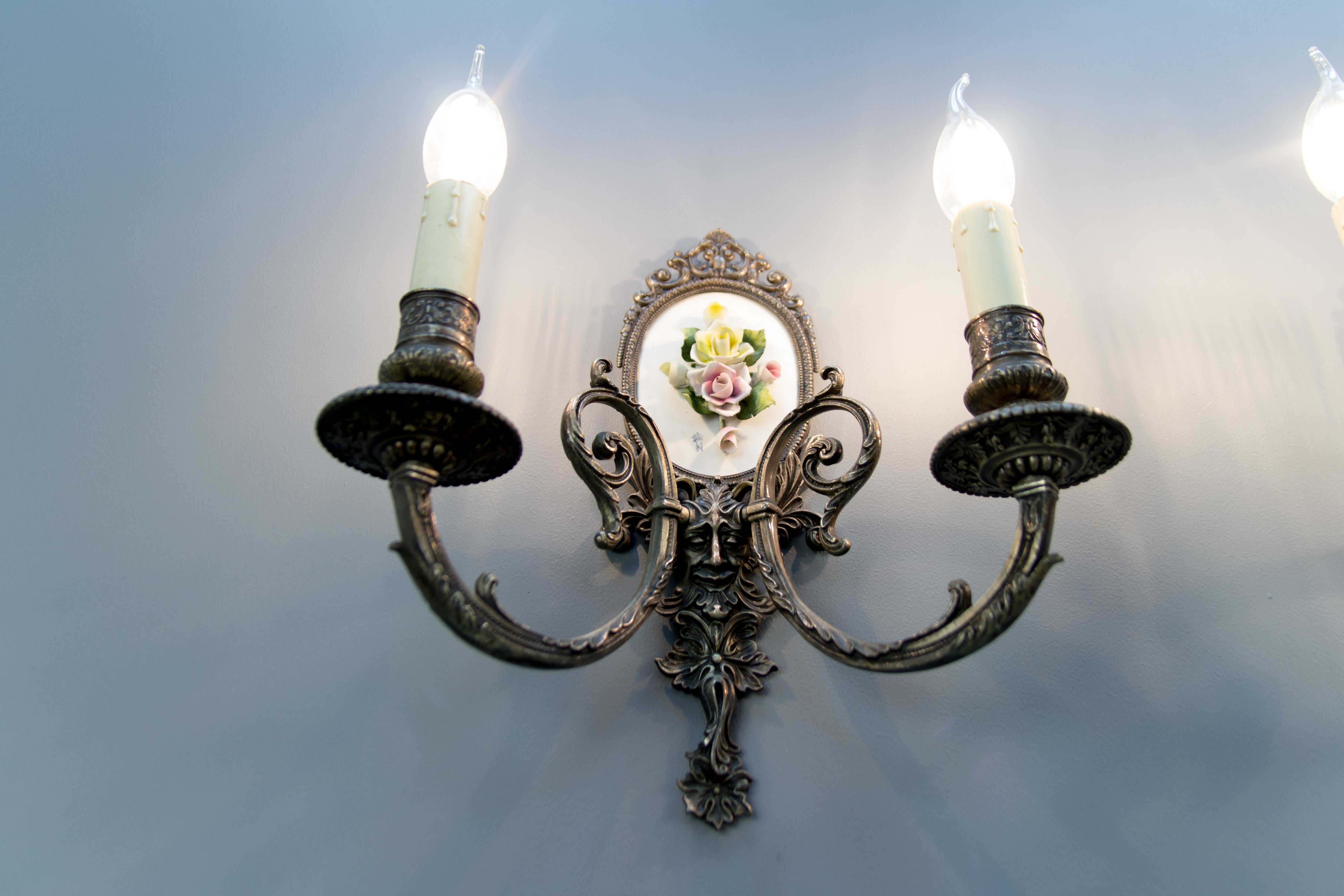 Pair of Mid-20th Century Italian Capodimonte Porcelain and Brass Sconces 7