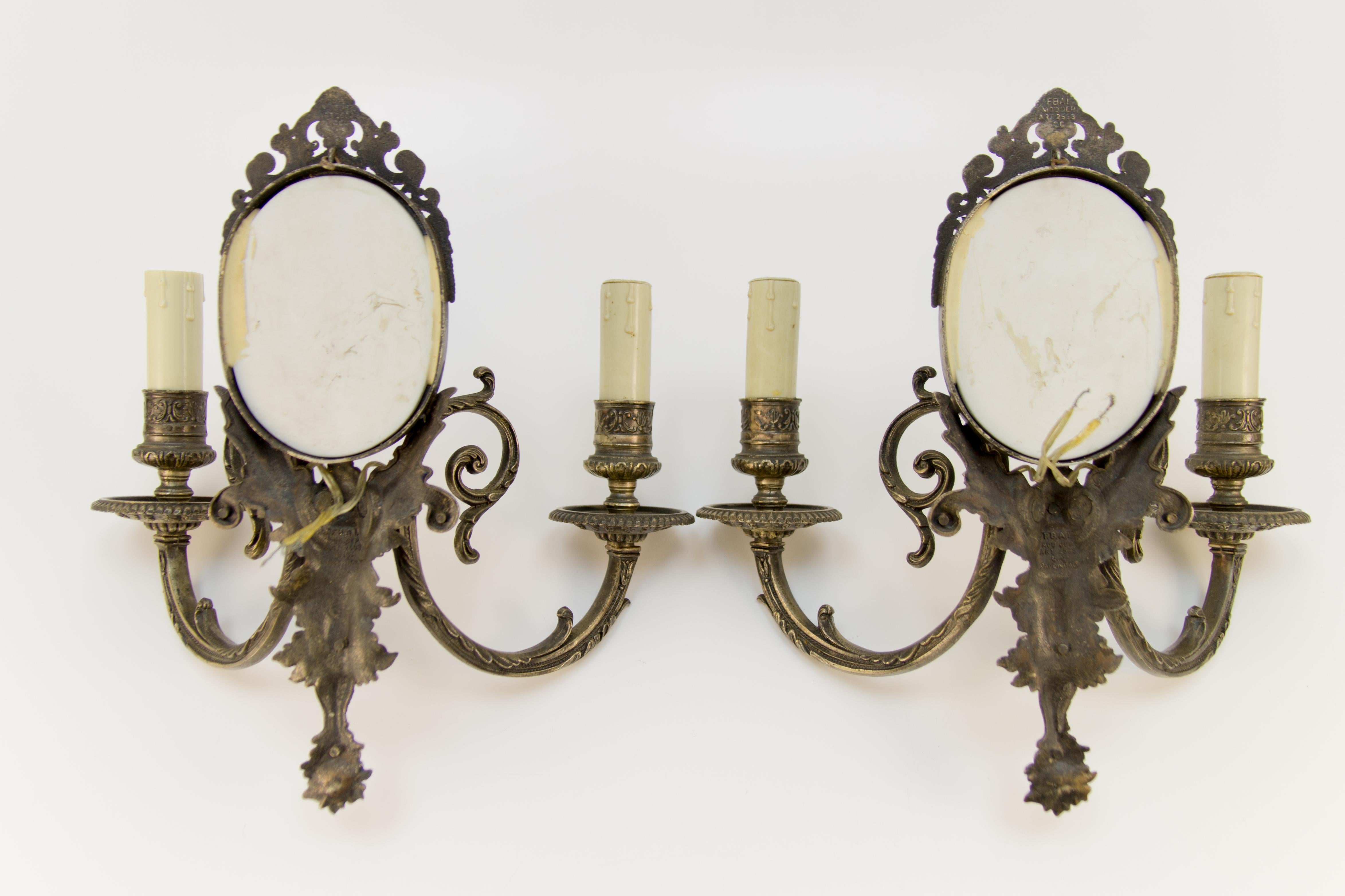 Pair of Mid-20th Century Italian Capodimonte Porcelain and Brass Sconces 8