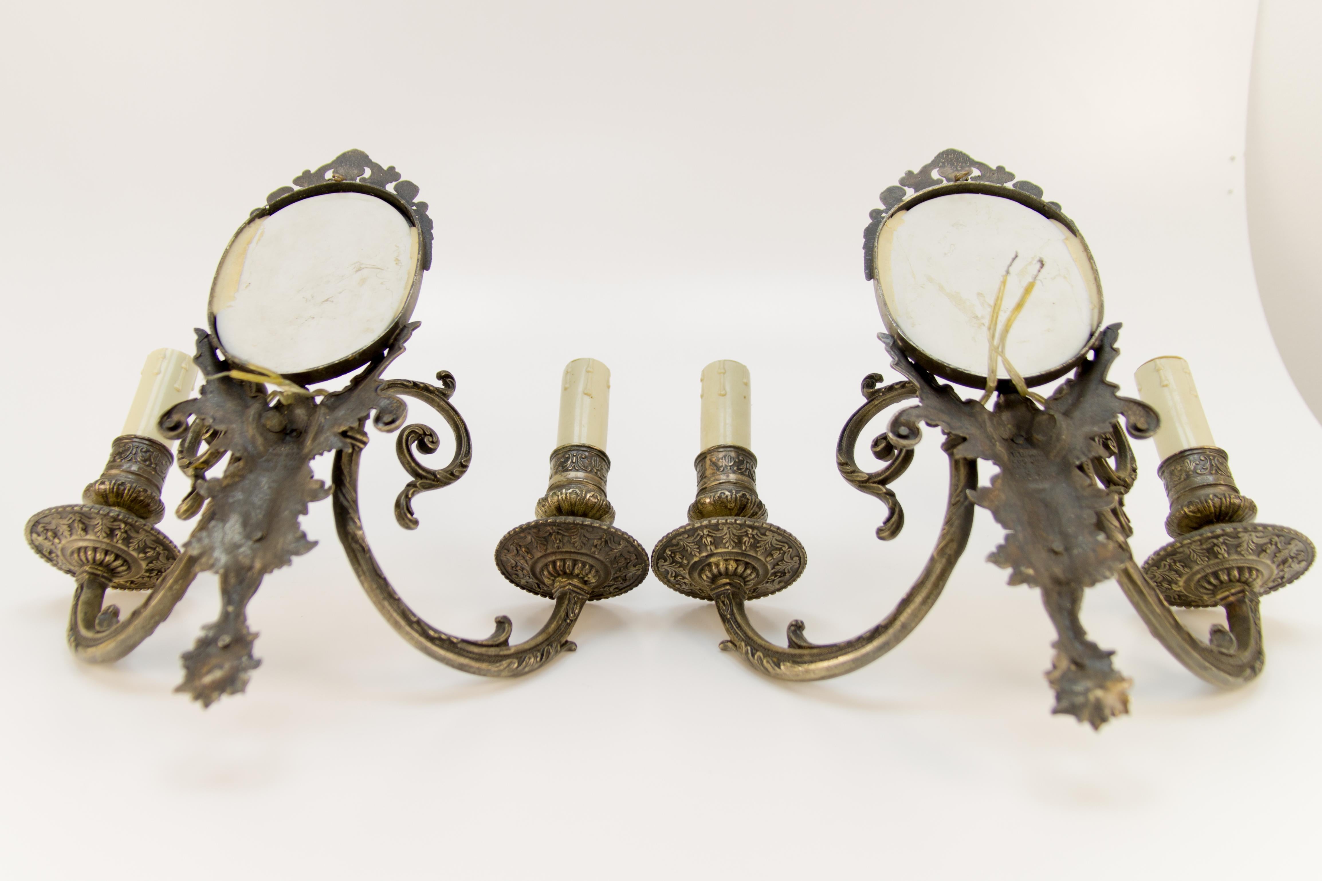Pair of Mid-20th Century Italian Capodimonte Porcelain and Brass Sconces 9
