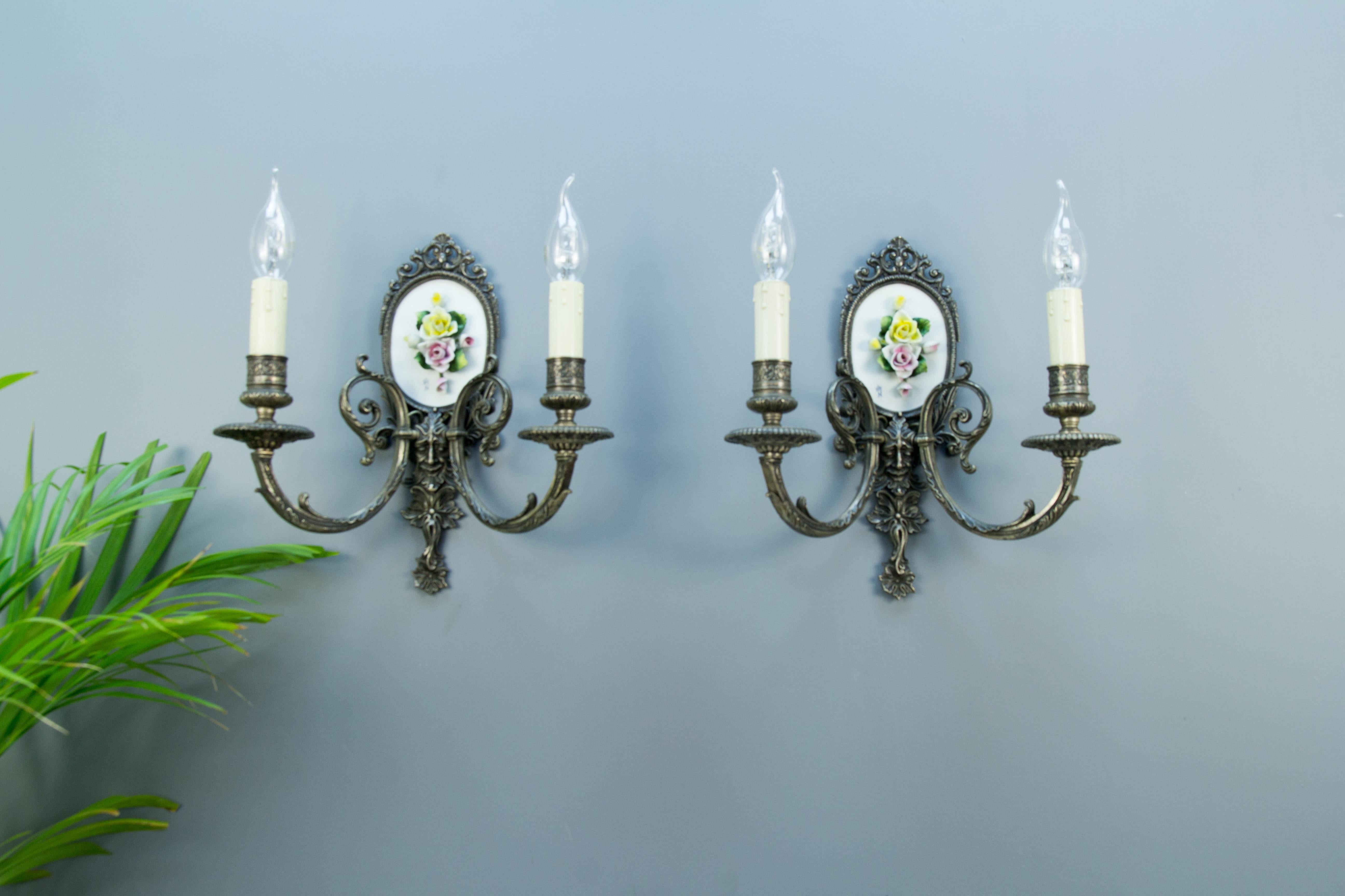 Pair of Mid-20th Century Italian Capodimonte Porcelain and Brass Sconces 16