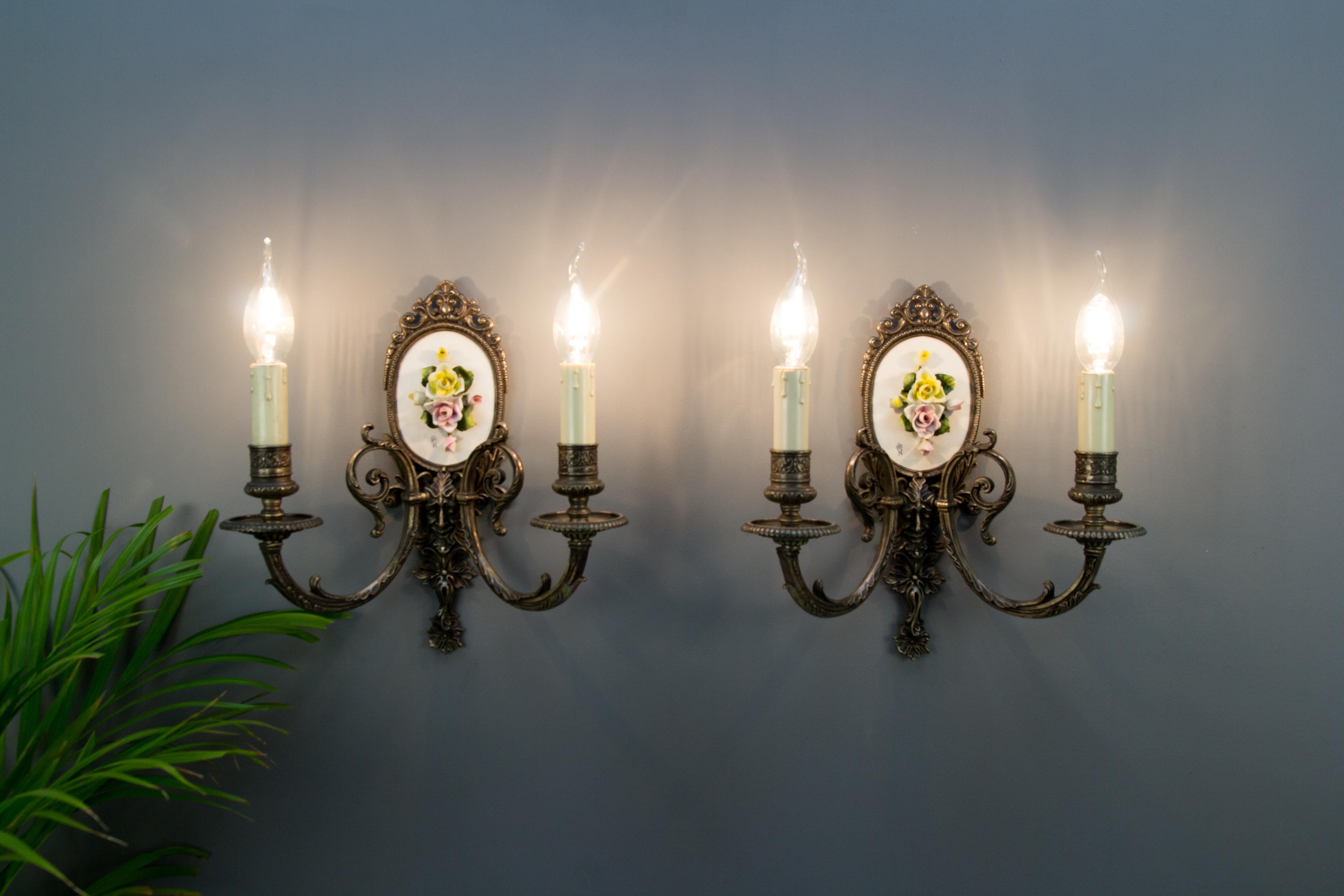 Pair of Mid-20th Century Italian Capodimonte Porcelain and Brass Sconces 1