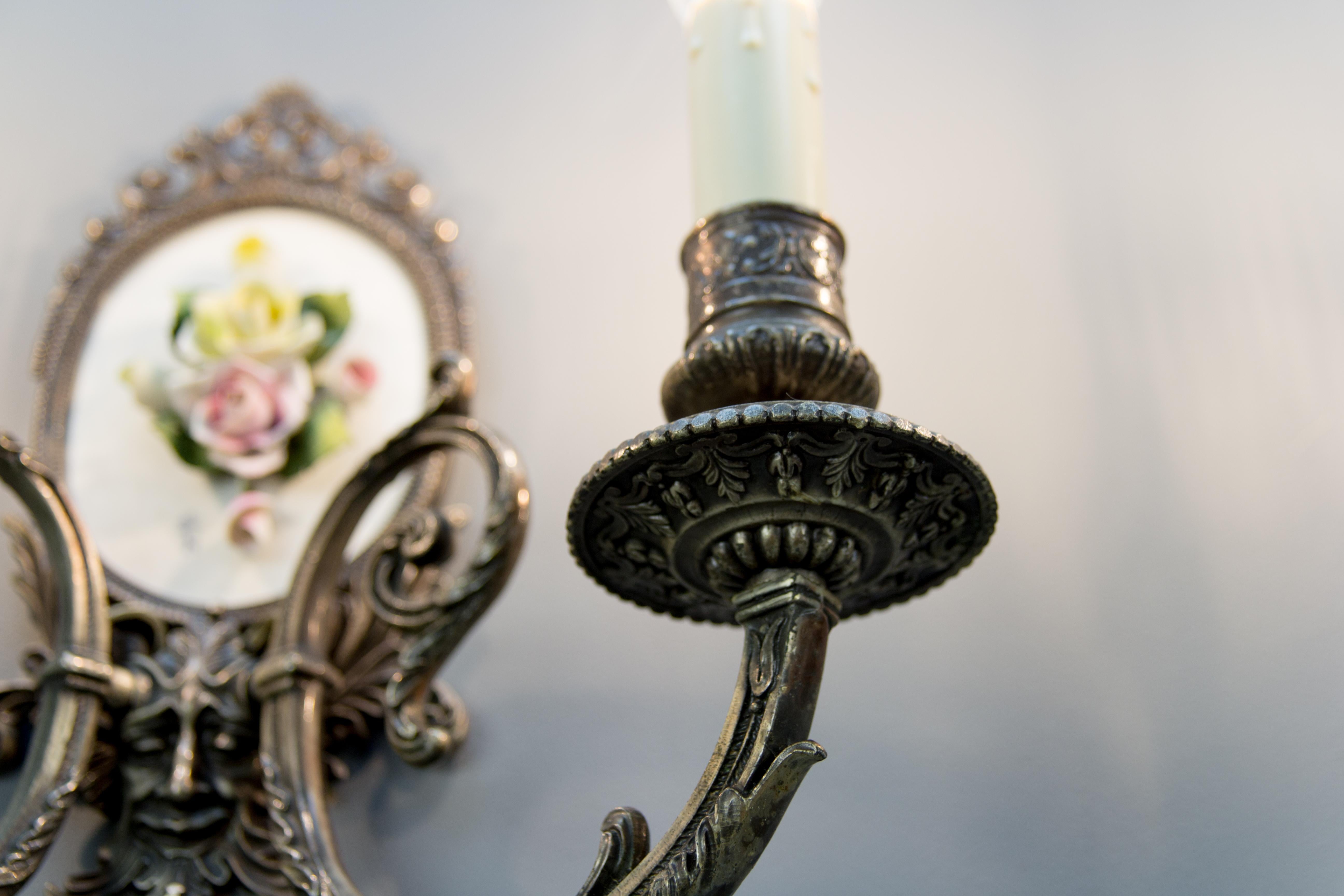 Pair of Mid-20th Century Italian Capodimonte Porcelain and Brass Sconces 5
