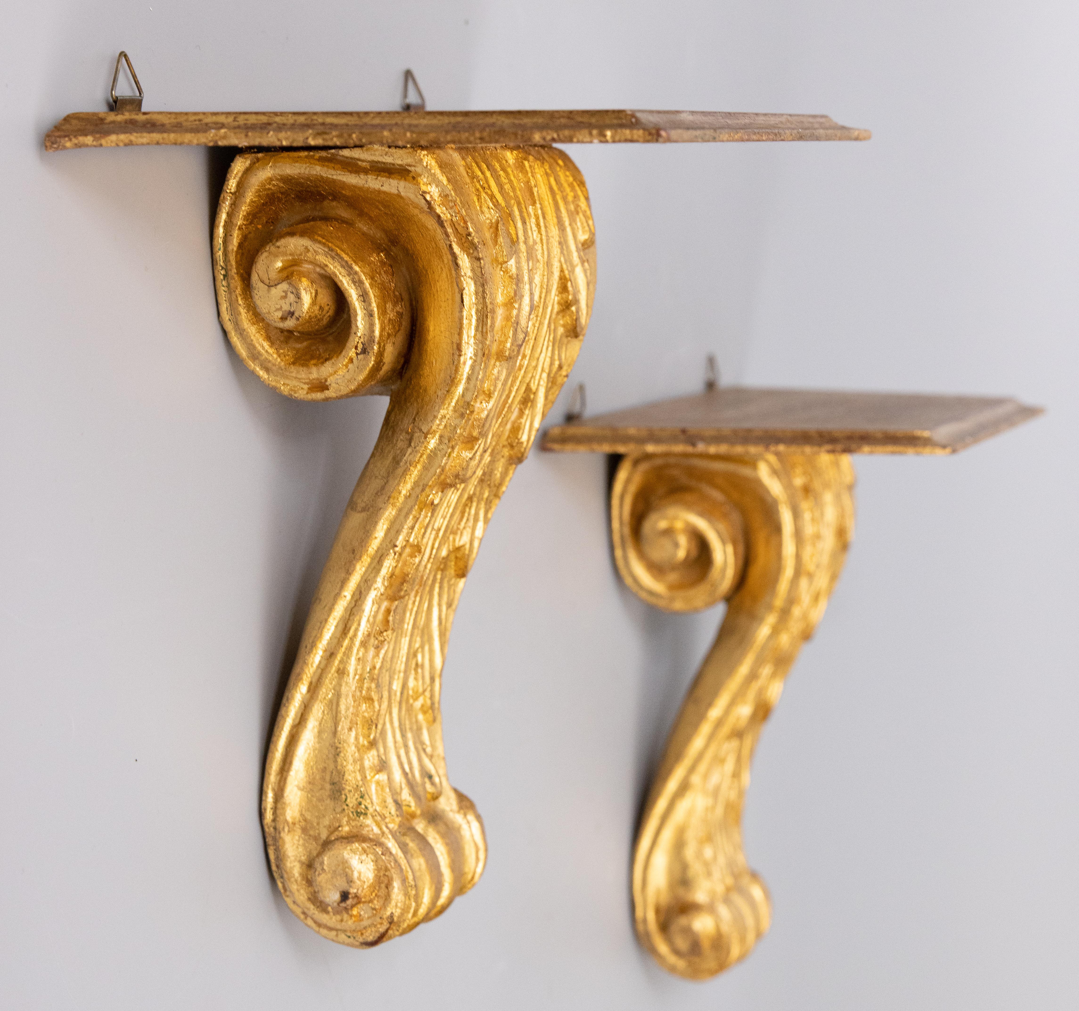 A lovely pair of vintage midcentury Italian neoclassical style gilded wood wall brackets shelves with hand carved acanthus leaves design. Marked 