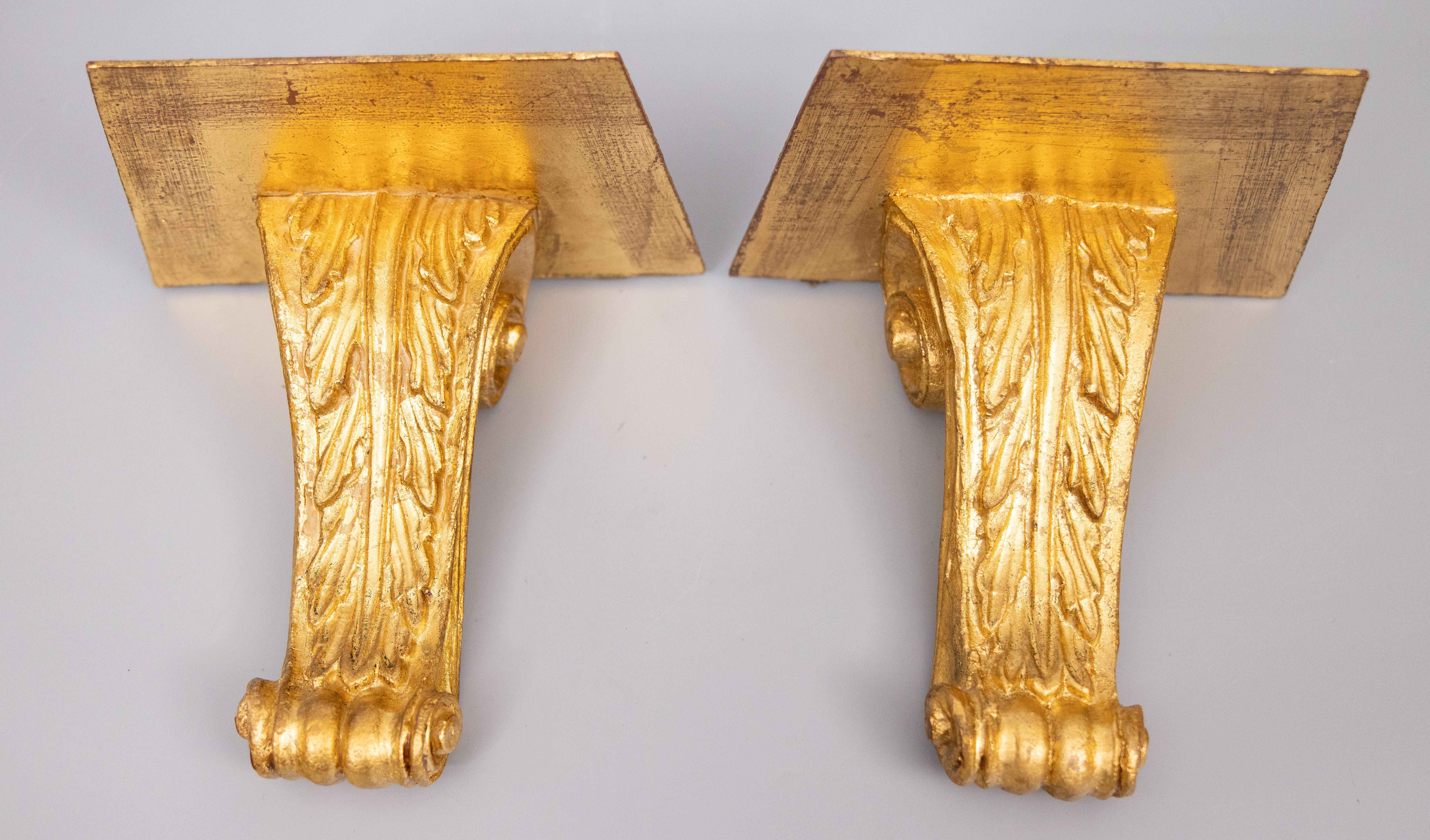 Neoclassical Revival Pair of Mid-20th Century Italian Carved Giltwood Wall Brackets Shelves For Sale