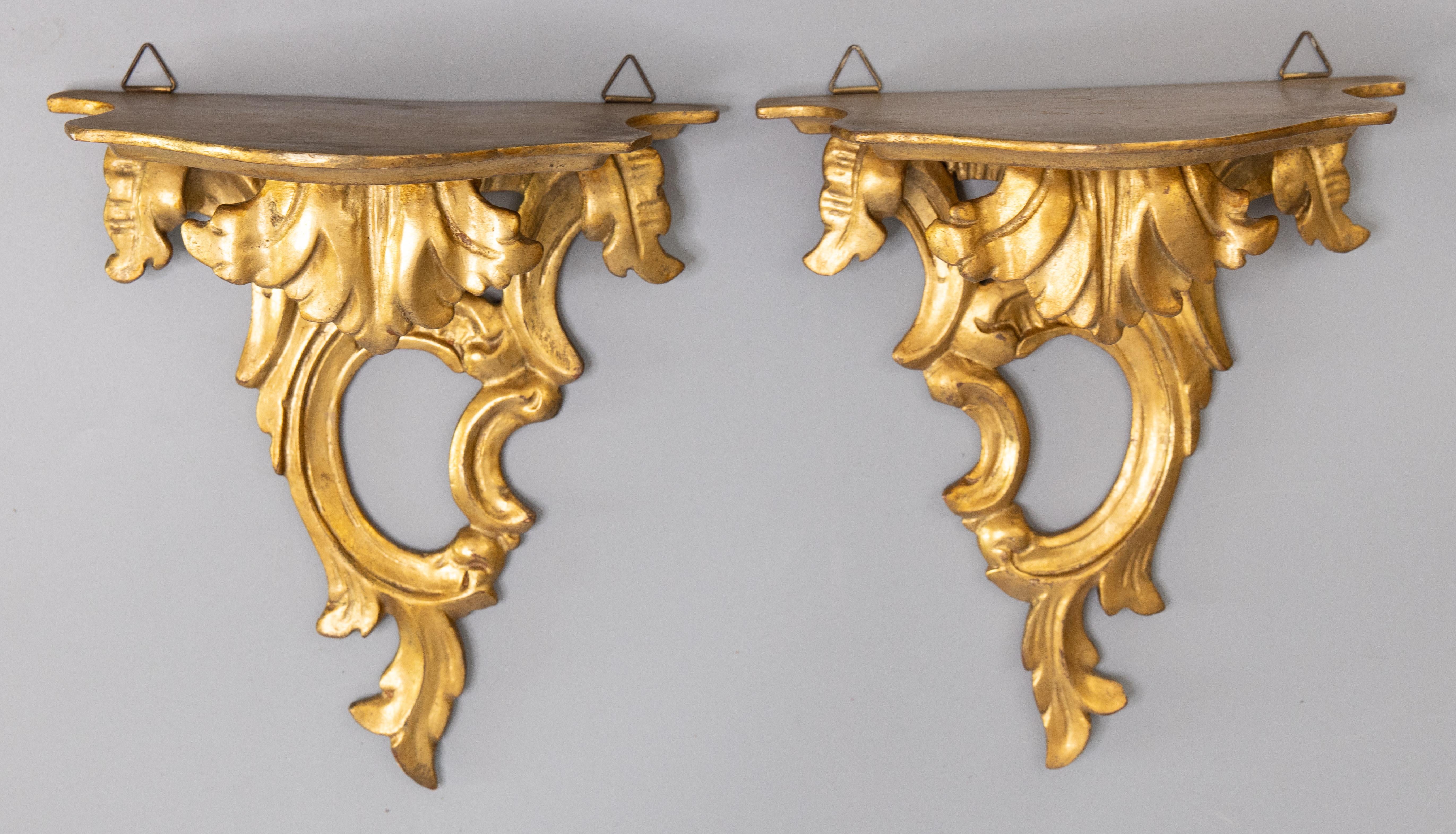 Pair of Mid-20th Century Italian Carved Giltwood Wall Brackets Shelves 1
