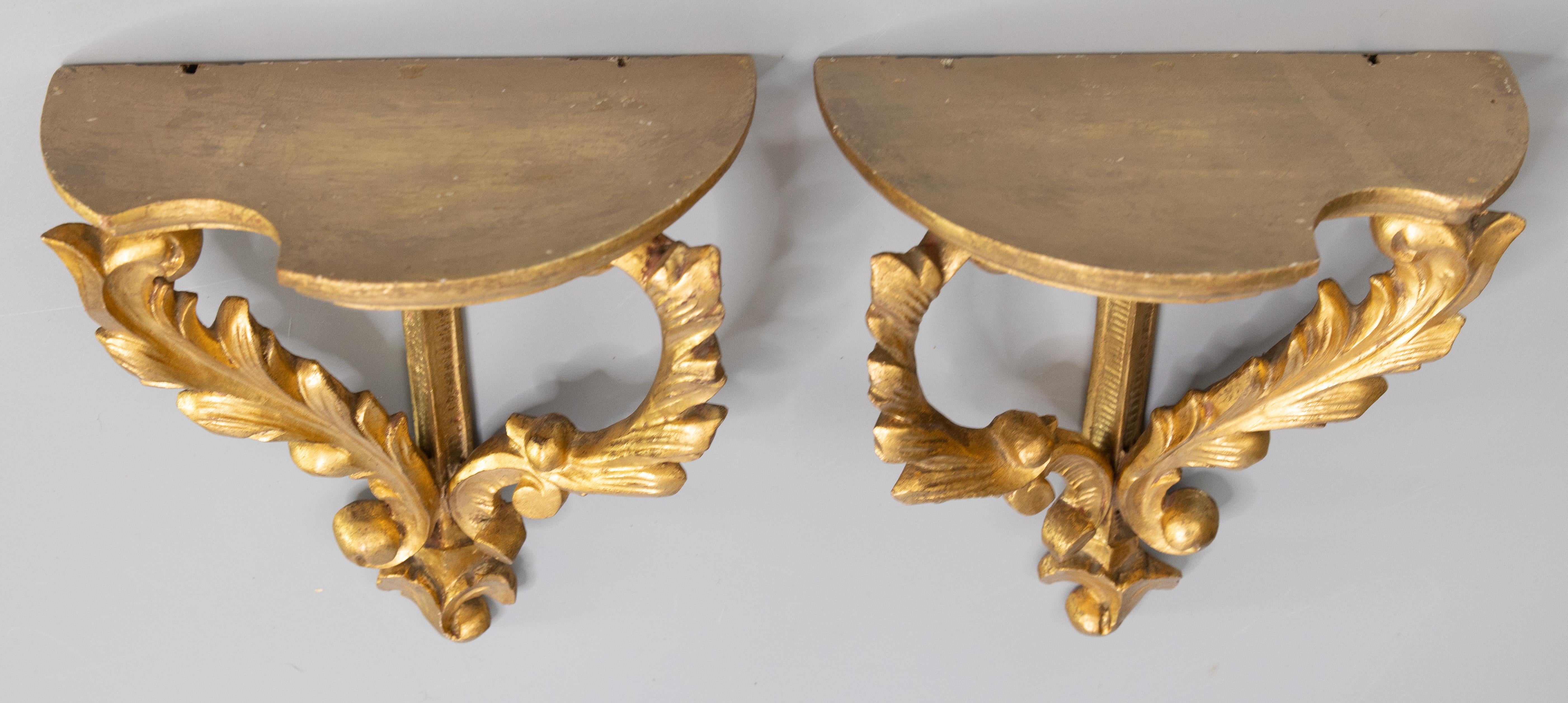 Pair of Mid-20th Century Italian Carved Giltwood Wall Brackets Shelves 1