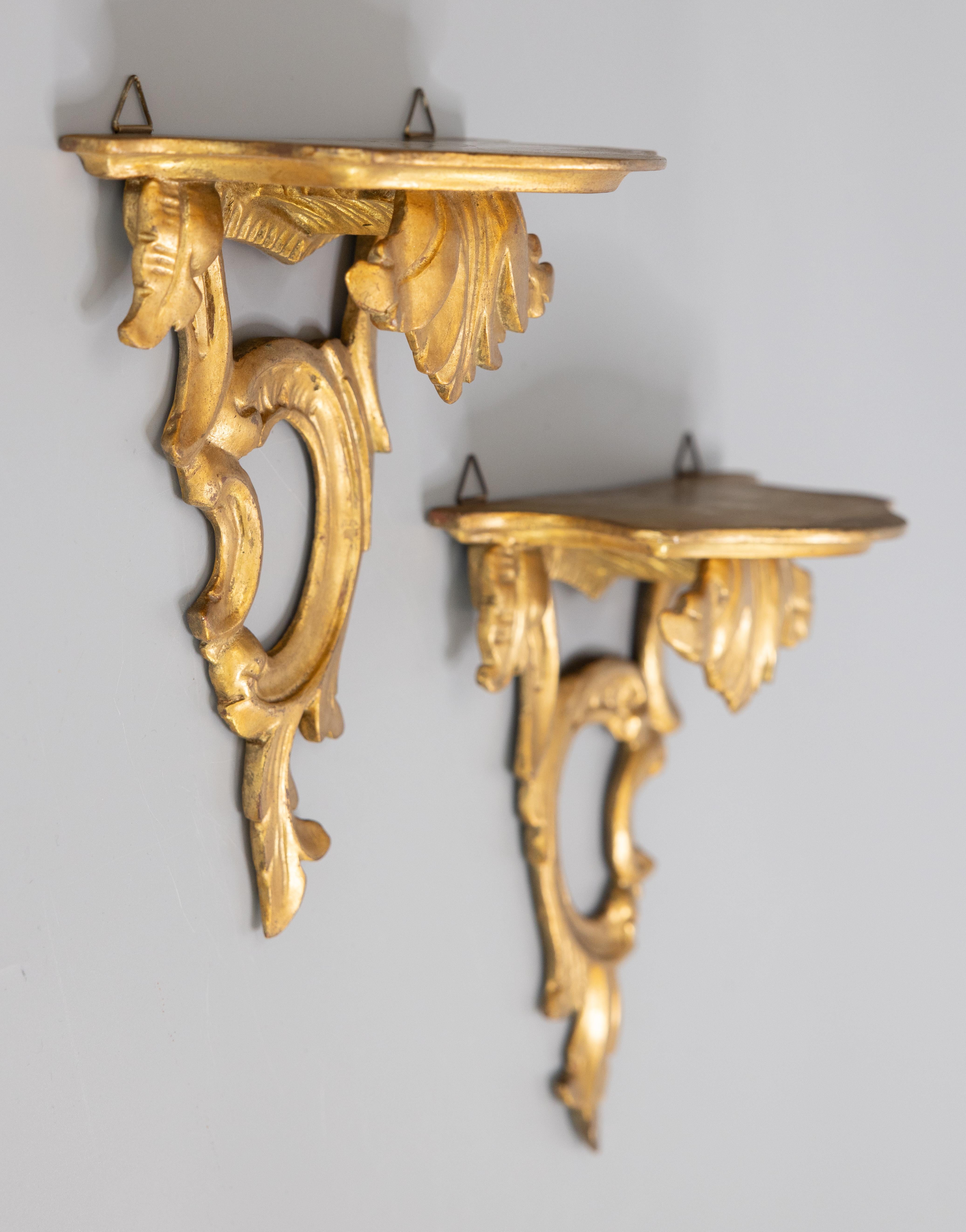 Pair of Mid-20th Century Italian Carved Giltwood Wall Brackets Shelves 2