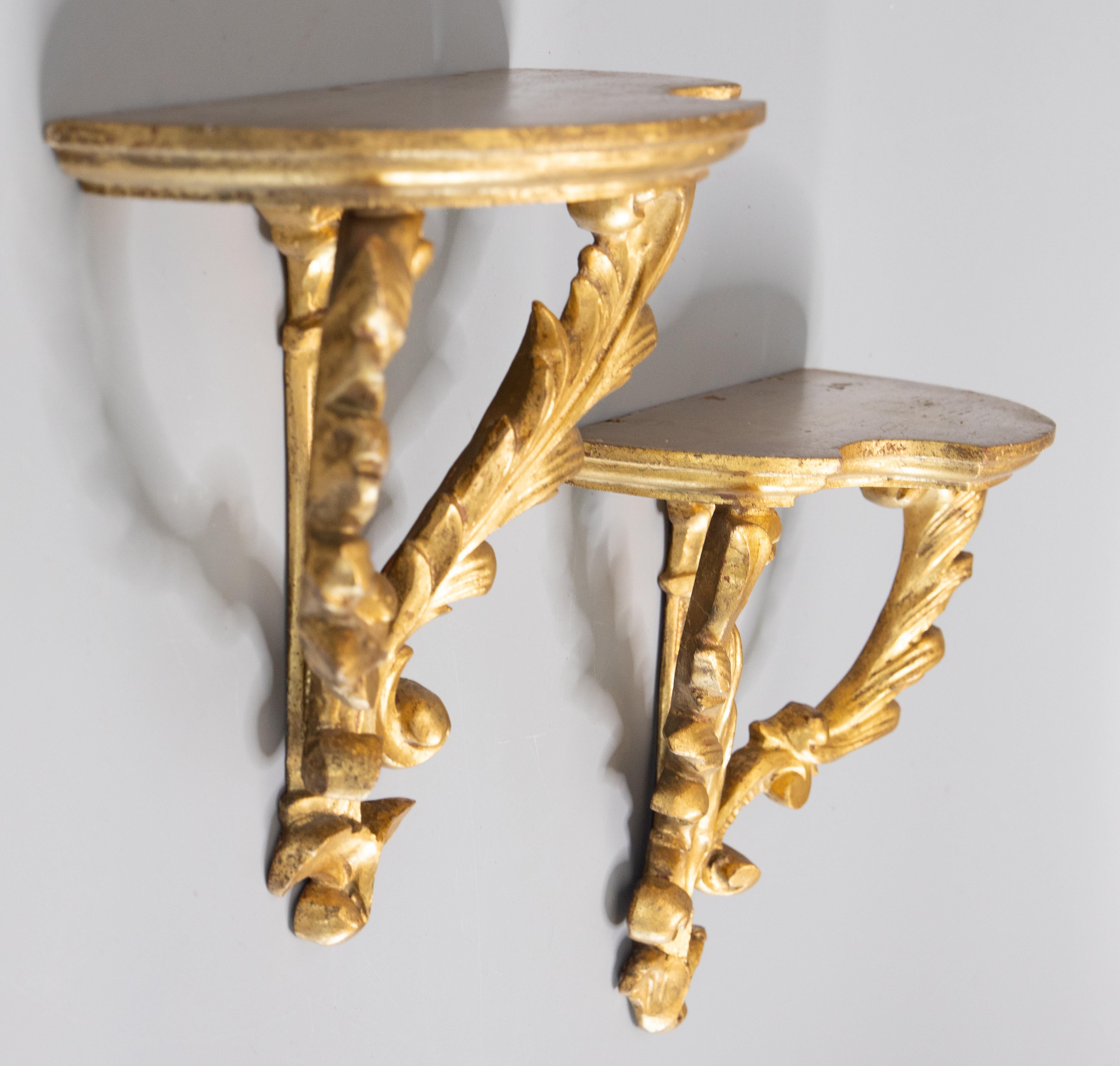 Pair of Mid-20th Century Italian Carved Giltwood Wall Brackets Shelves 3