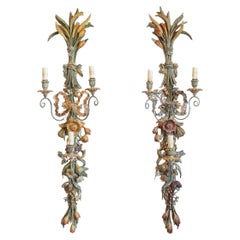 Paire d'appliques italiennes en bois sculpté du milieu du 20e siècle avec motifs floraux et blé