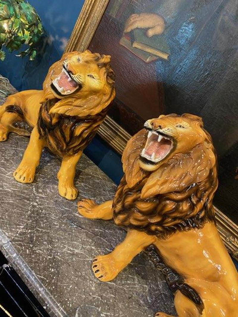 Pair of Mid-20th Century Italian Ceramic Hand Painted Lions by Favaro Cecchetto
Both lions are seated and roaring. Marked on the underside. Italy, circa 1960s.
Measure: 17 1/8