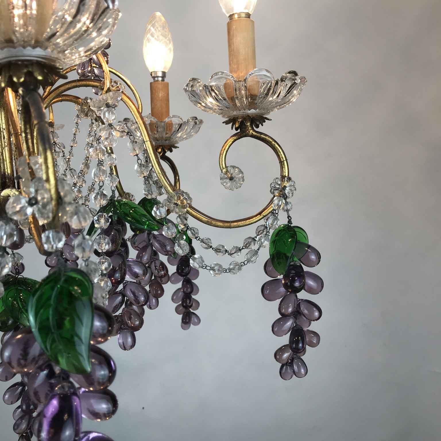 Pair of Mid-20th Century Italian Chandeliers with Purple Murano Glass Grapes In Good Condition In Milan, IT