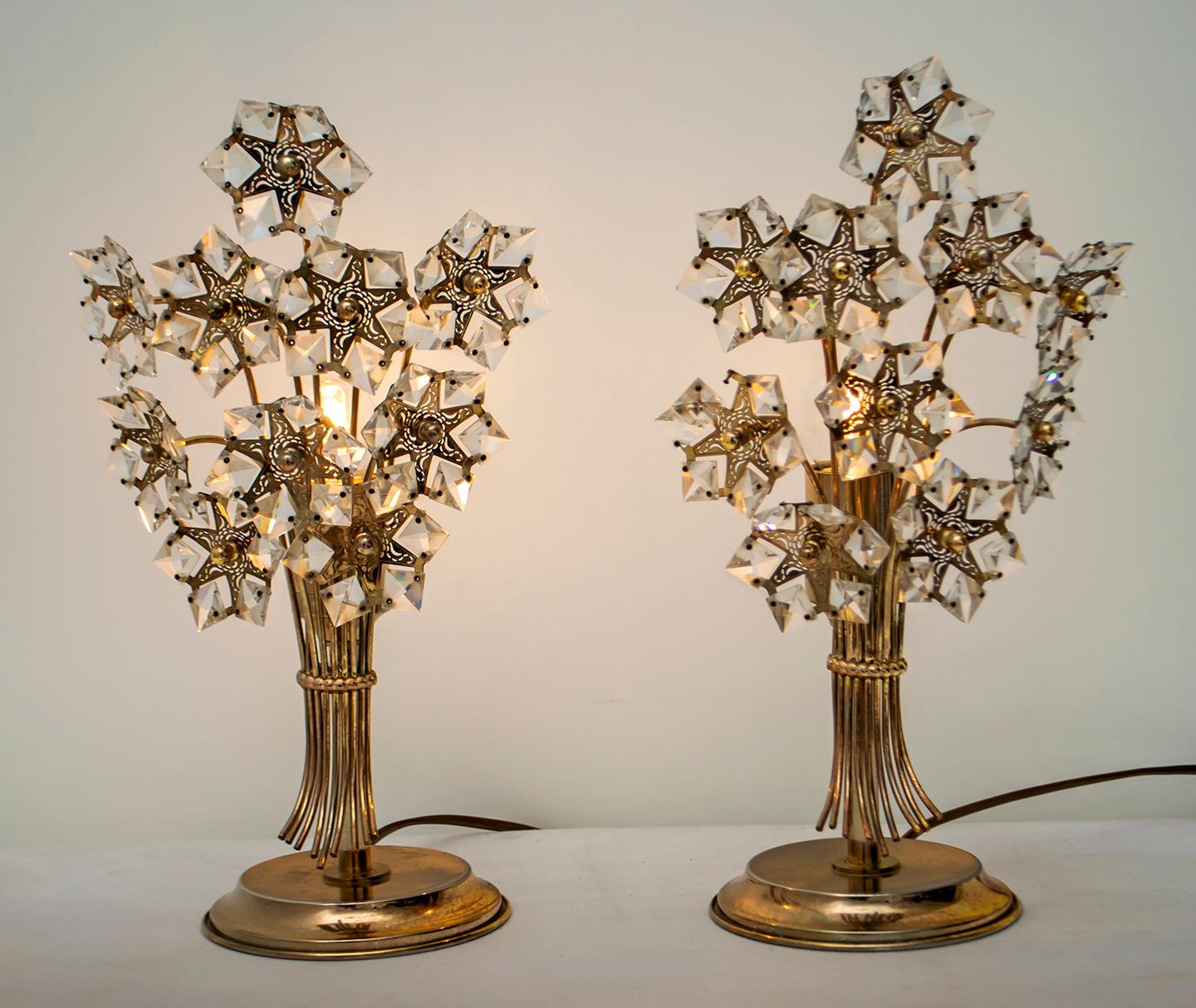 This pair of table lamps has a brass and crystal structure for each lamp, which is very reminiscent of the Maria Theresa style. Beautiful as lamps for your bedroom.
 