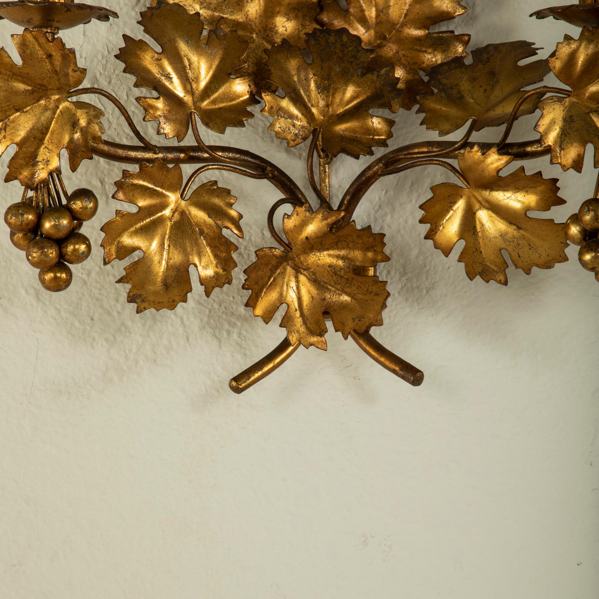 Pair of Mid-20th Century Italian Gilt Metal Sconces with Grape Leaves For Sale 3