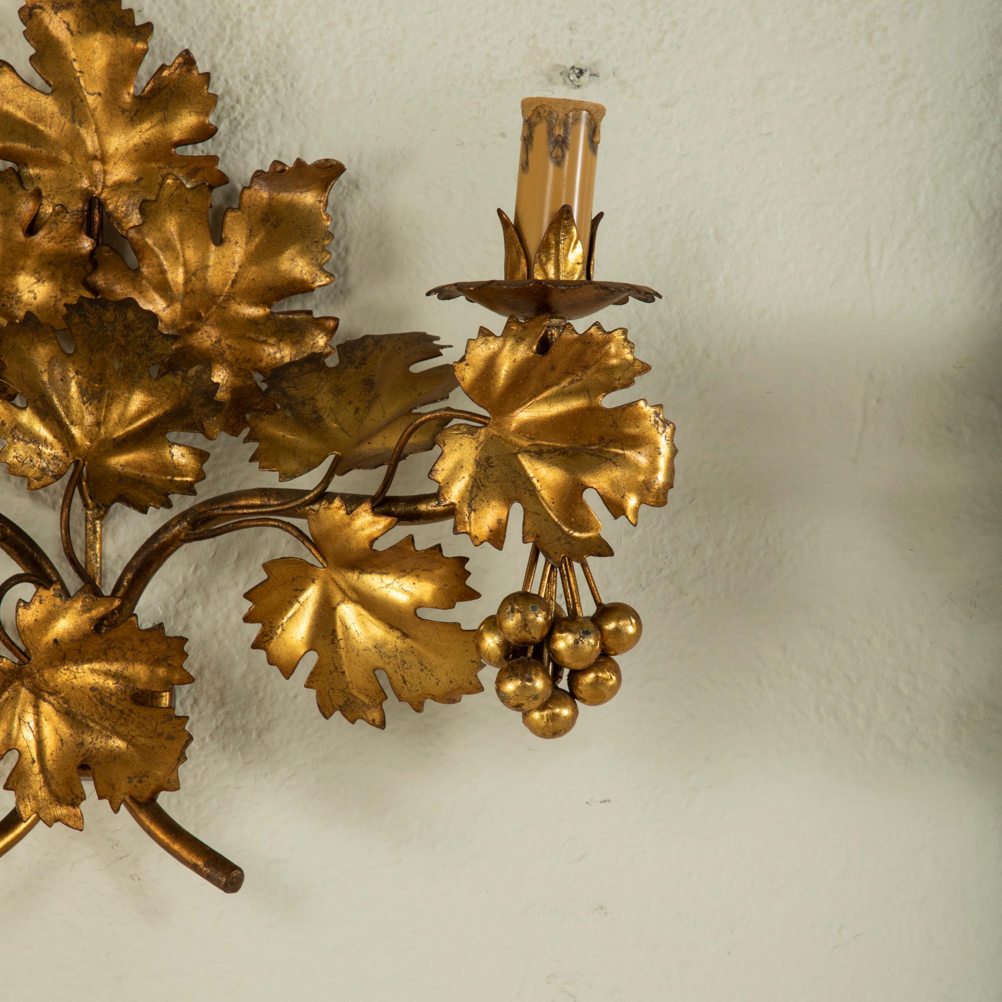 Pair of Mid-20th Century Italian Gilt Metal Sconces with Grape Leaves For Sale 5