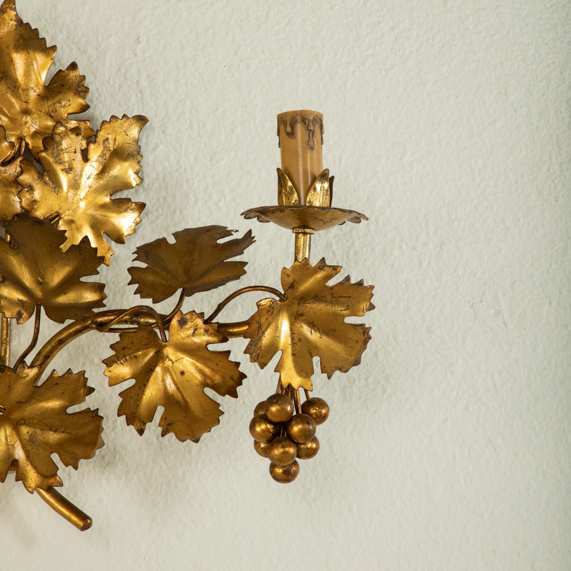 Pair of Mid-20th Century Italian Gilt Metal Sconces with Grape Leaves For Sale 6