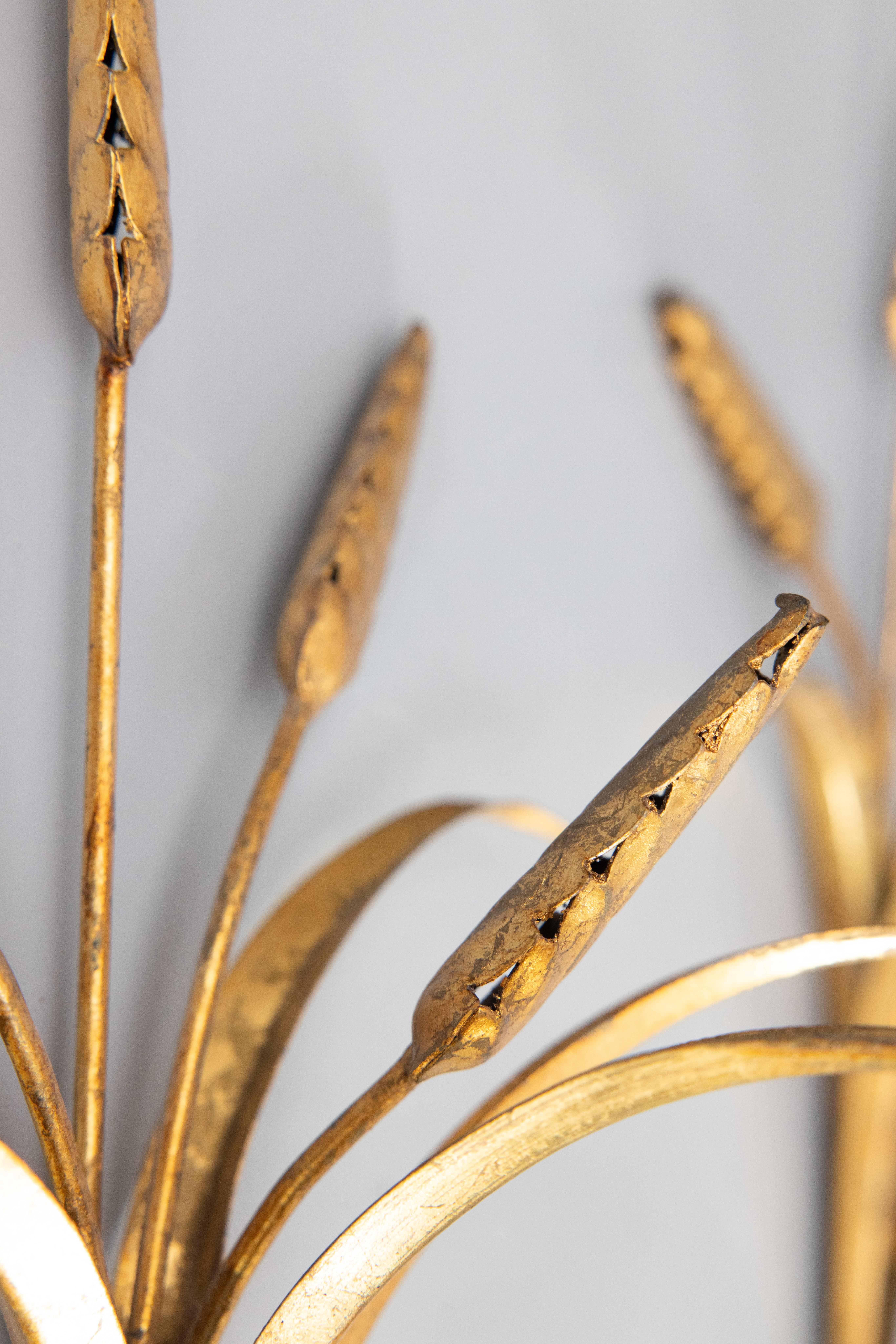 Tôle Pair of Mid-20th Century Italian Gilt Tole Wheat Candle Sconces For Sale