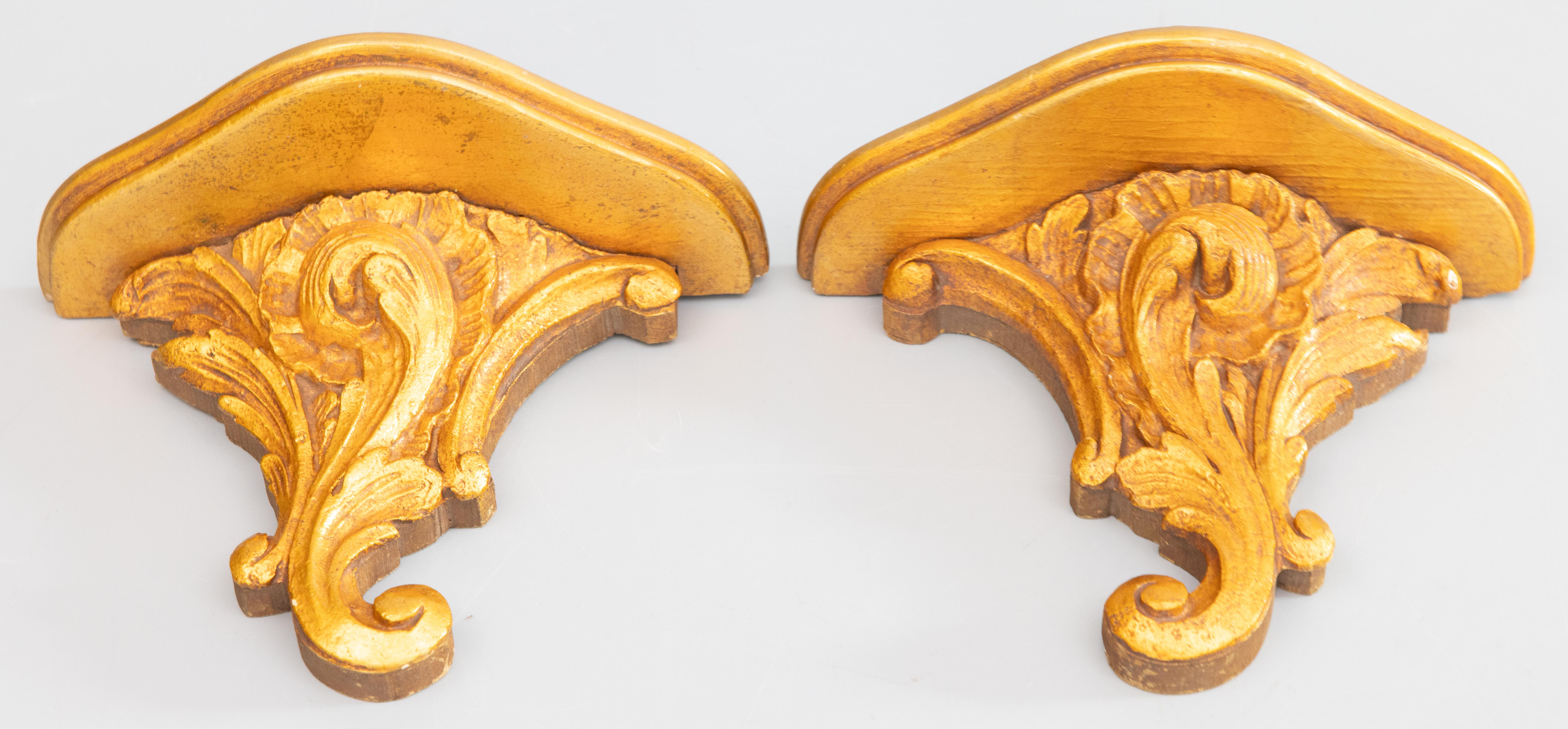 Pair of Mid-20th Century Italian Giltwood & Gesso Wall Brackets Shelves For Sale 1