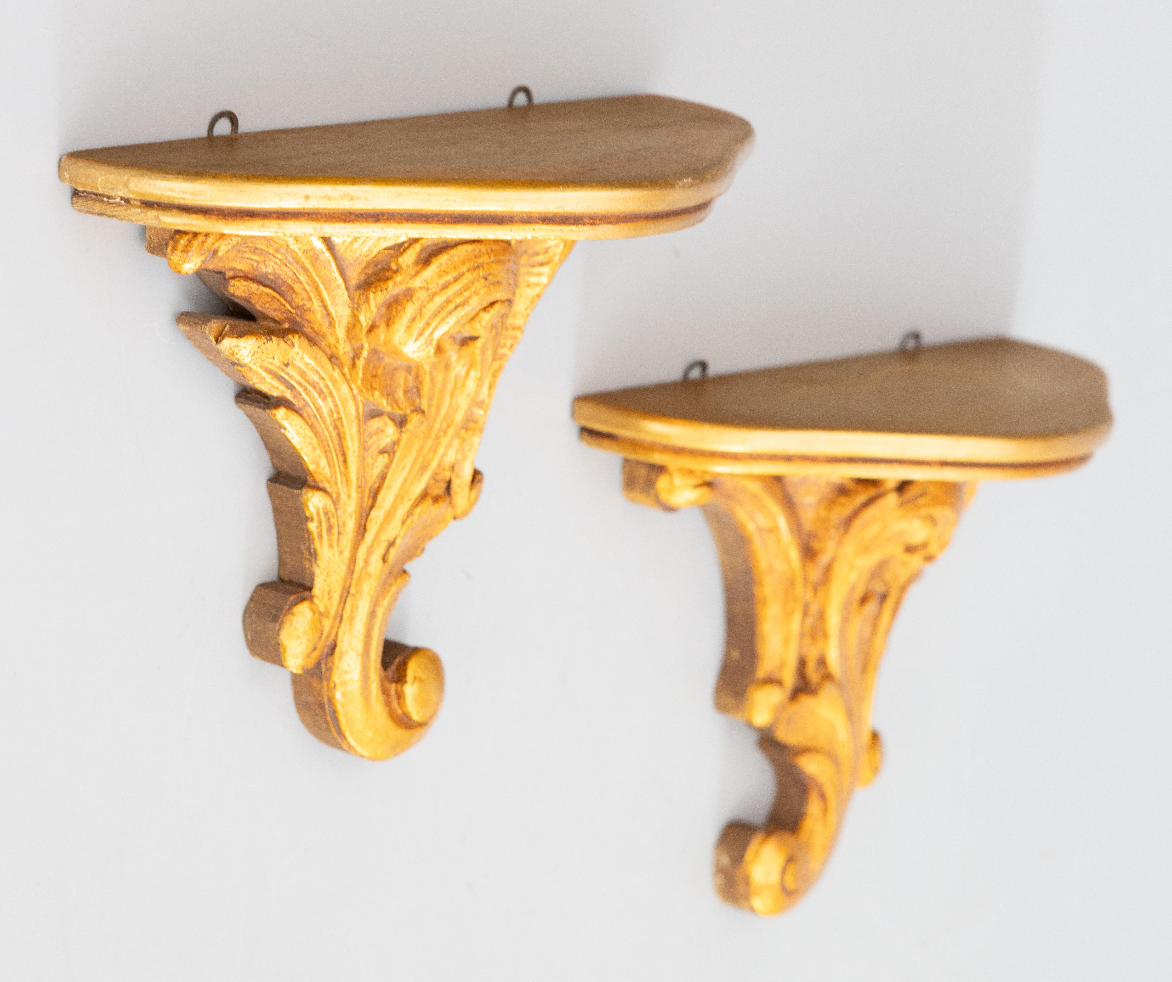 Pair of Mid-20th Century Italian Giltwood & Gesso Wall Brackets Shelves For Sale 2
