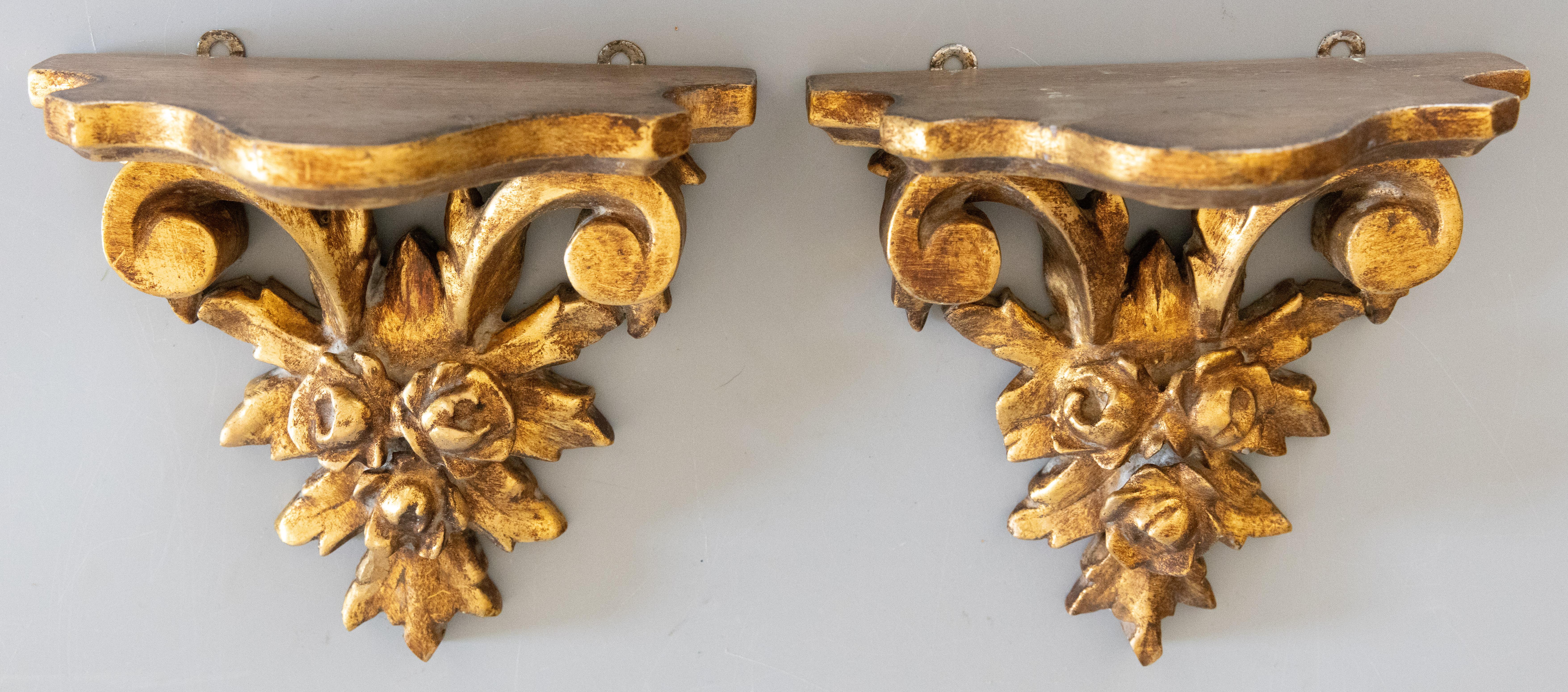 Hollywood Regency Pair of Mid-20th Century Italian Giltwood Roses Wall Brackets Shelves For Sale