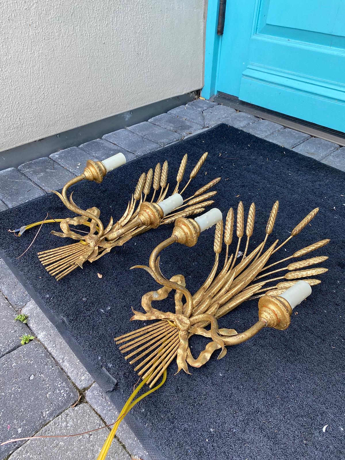 Pair of Mid-20th Century Italian Giltwood Sheaf of Wheat 2 Arm Sconces In Good Condition In Atlanta, GA