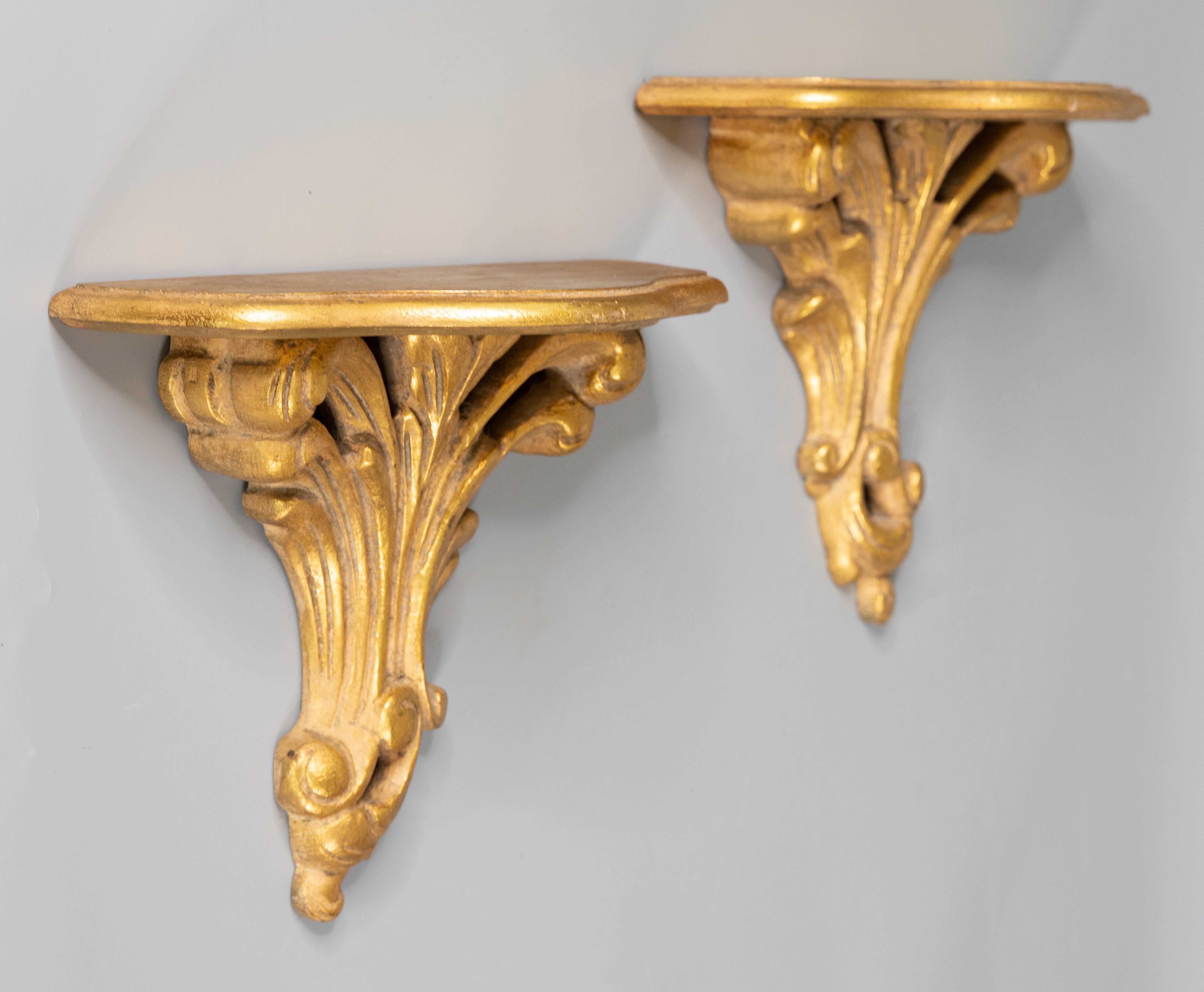 Pair of Mid 20th Century Italian Giltwood Wall Brackets In Good Condition In Pearland, TX
