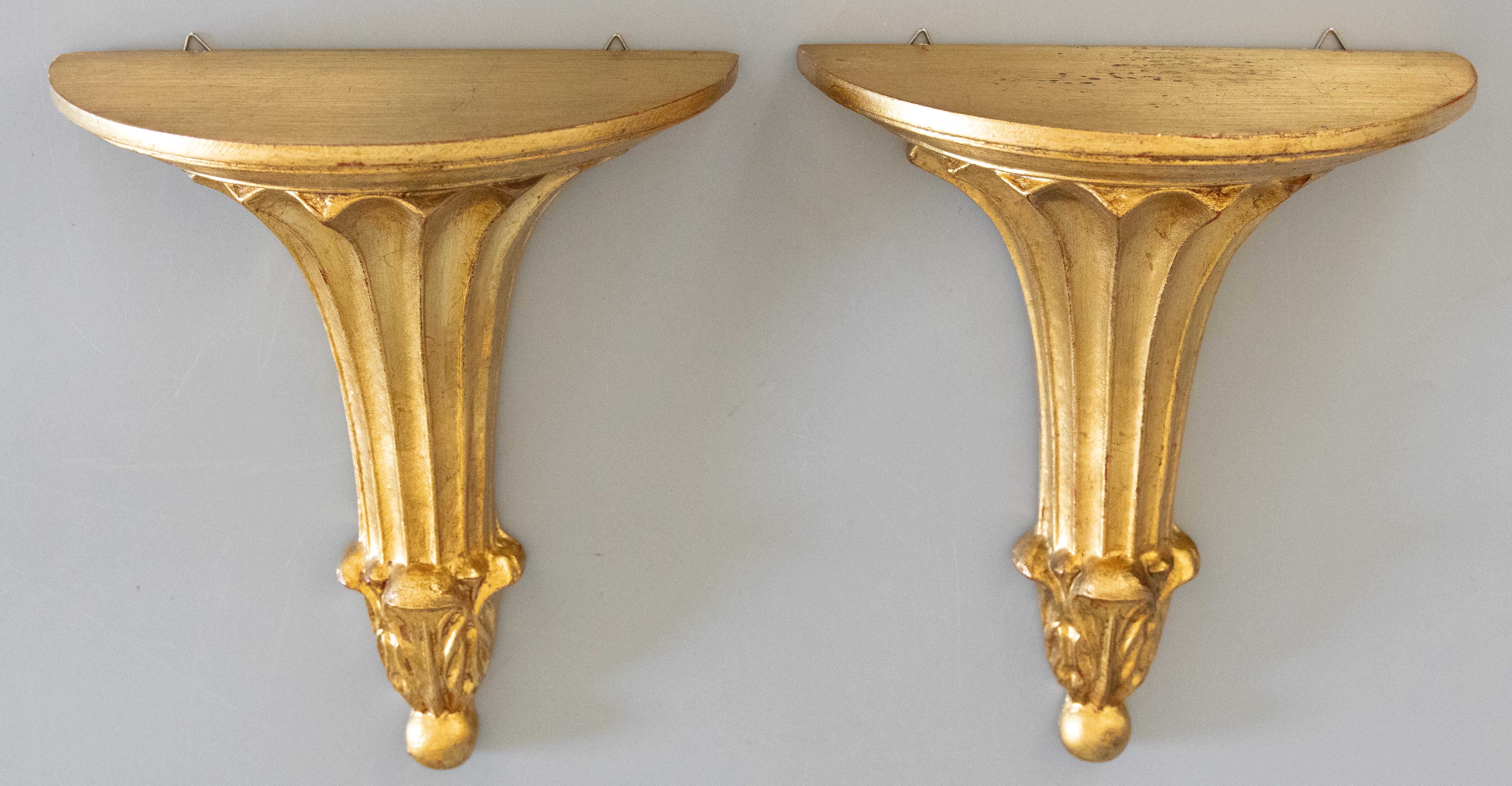 Pair of Mid-20th Century Italian Neoclassical Giltwood Wall Brackets Shelves 2