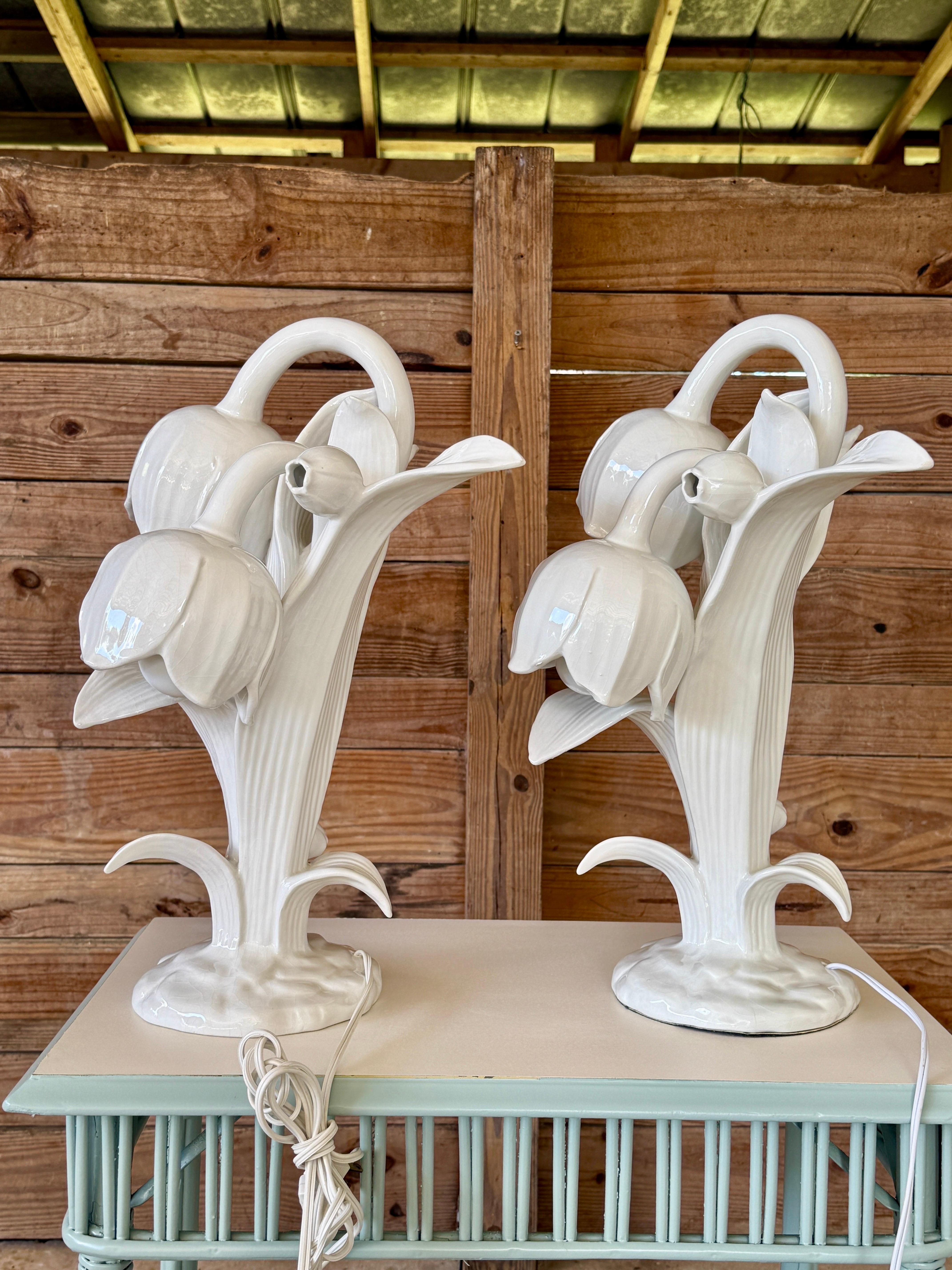 Pair of Mid-20th Century Italian Porcelain Lily Flower Table Lamps For Sale 6