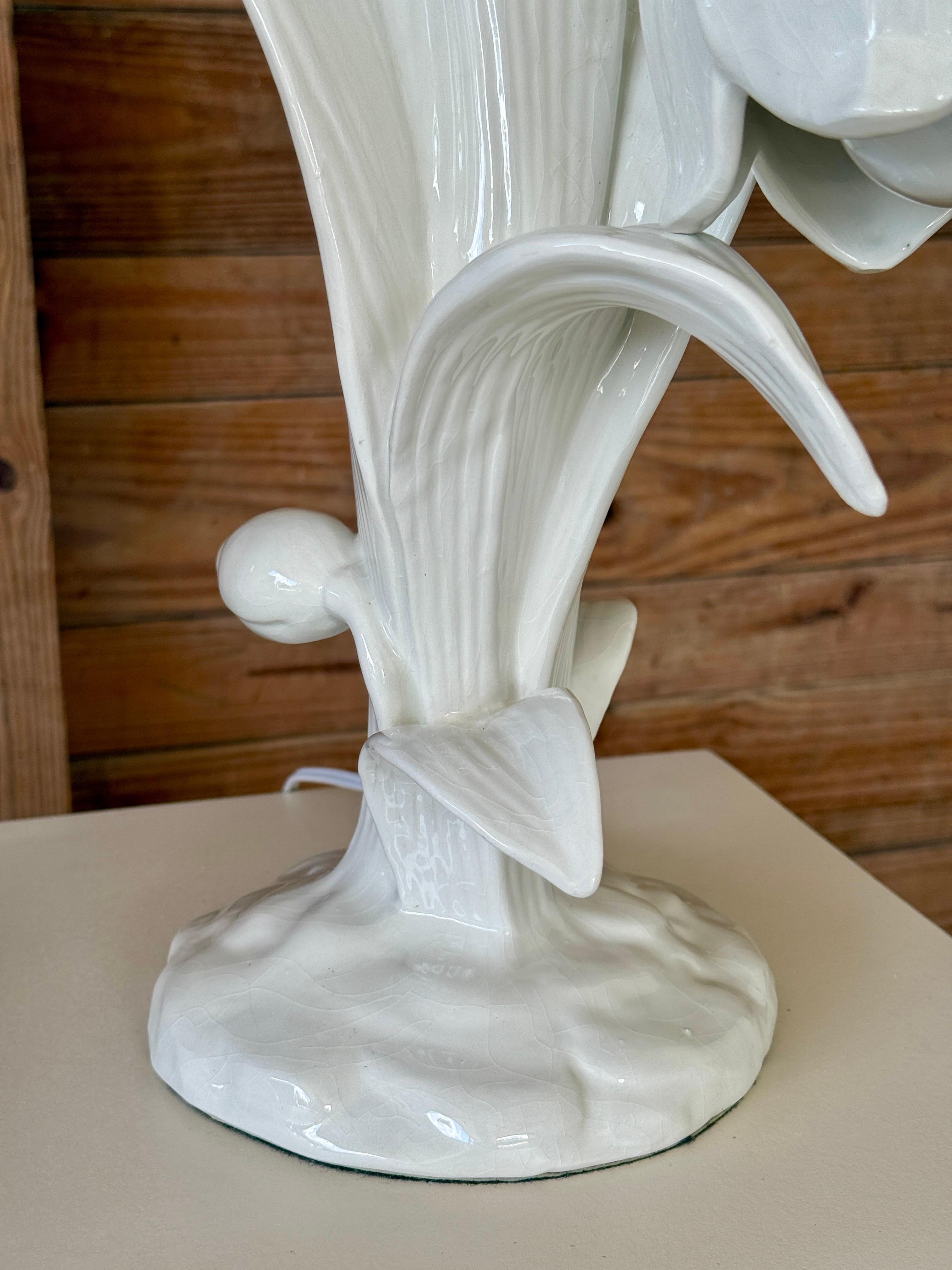 Regency Pair of Mid-20th Century Italian Porcelain Lily Flower Table Lamps For Sale