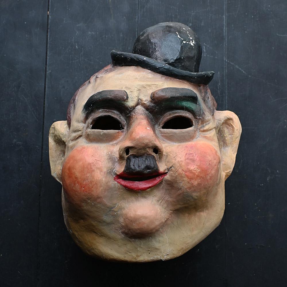 Paar Laurel-und-Hardy-Theatermasken aus der Mitte des 20. im Angebot 7