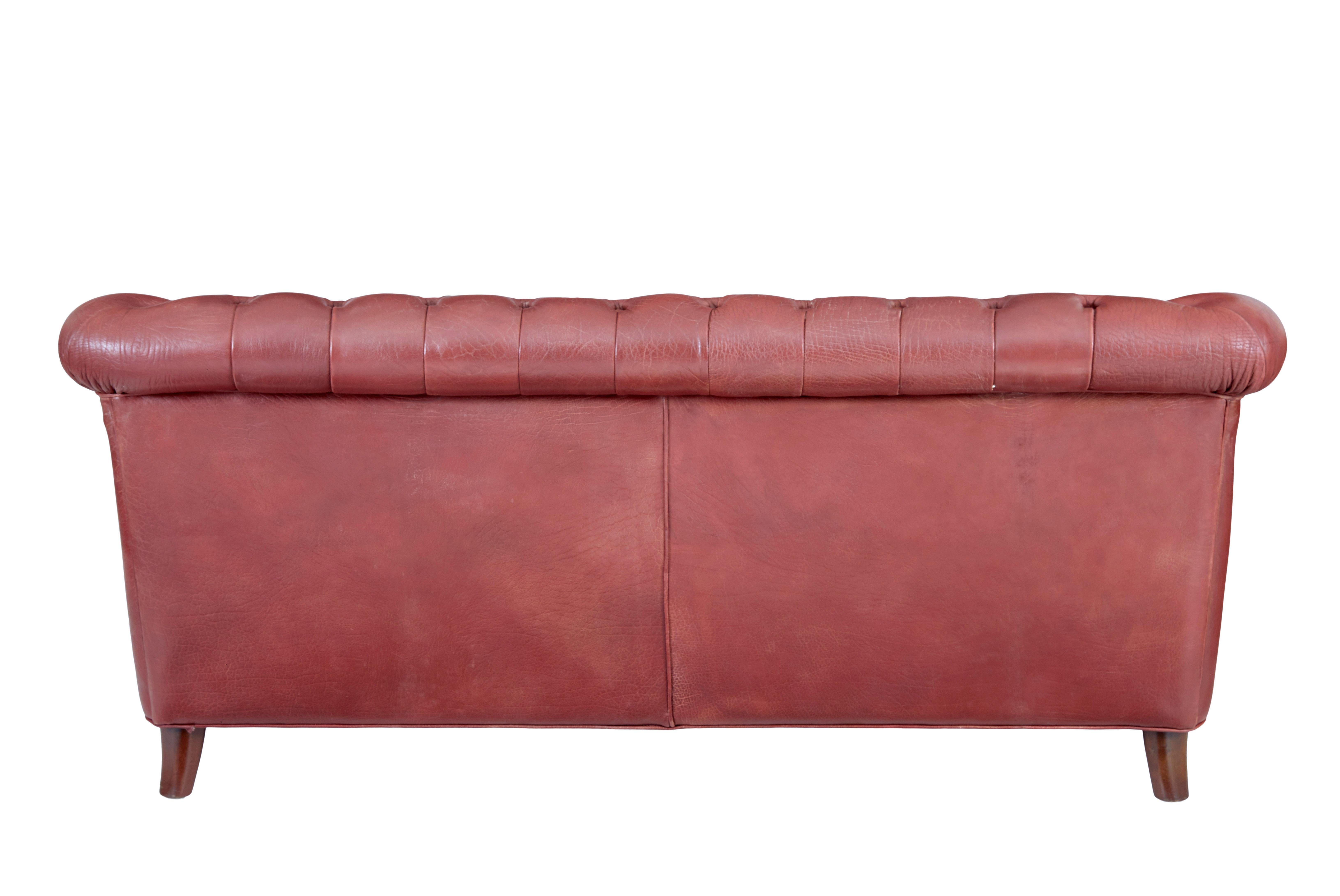 Pair of mid 20th century leather Chesterfield sofas In Good Condition For Sale In Debenham, Suffolk