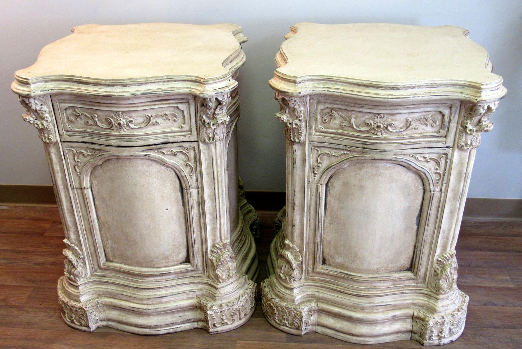Pair of Mid-20th Century Louis XV Style Pedestals For Sale 7