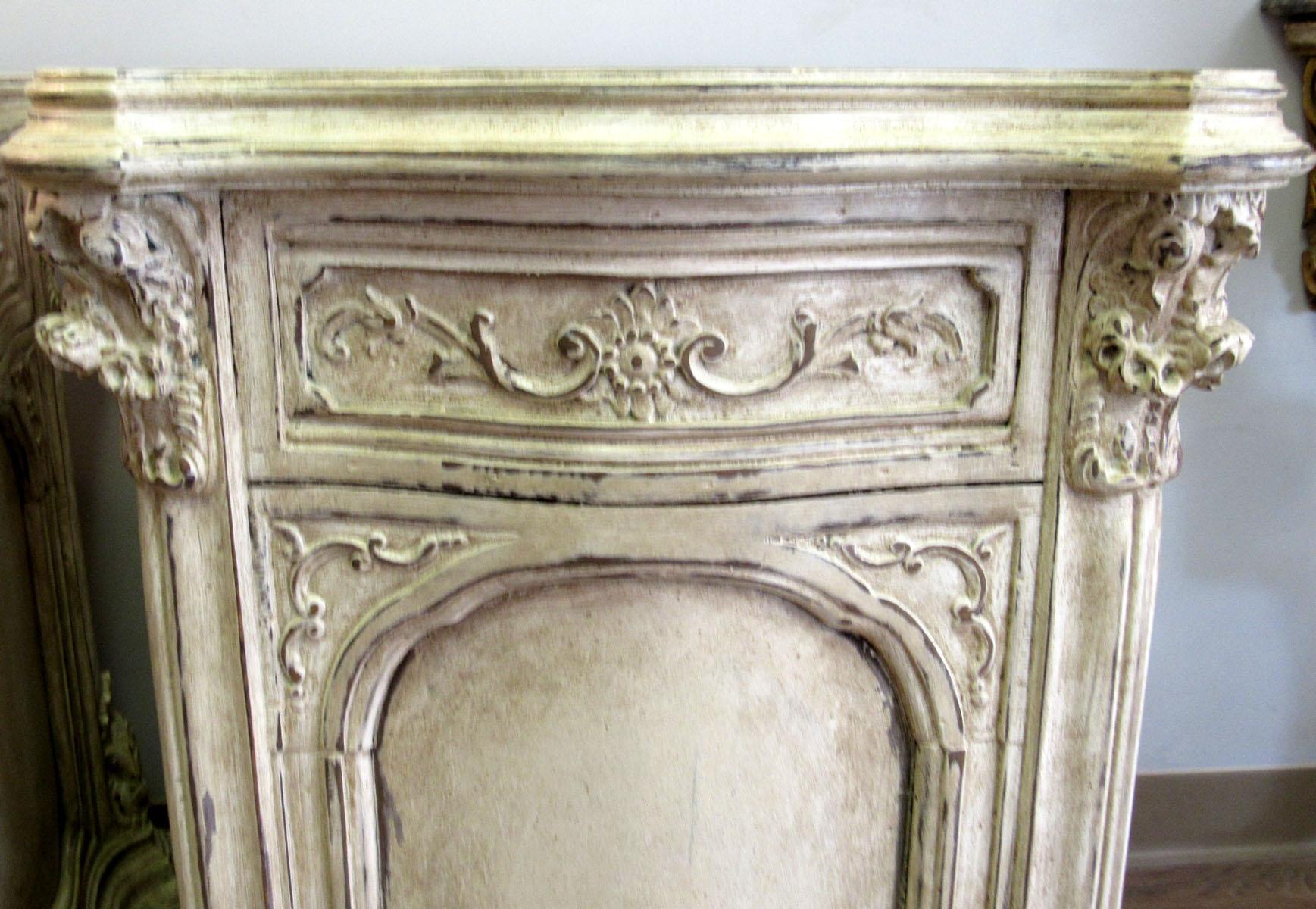 French Pair of Mid-20th Century Louis XV Style Pedestals For Sale