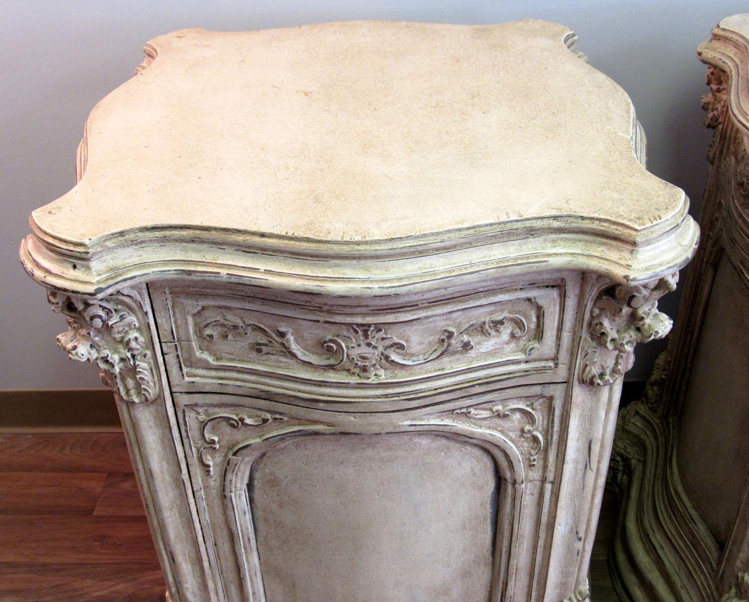 Pair of Mid-20th Century Louis XV Style Pedestals For Sale 2